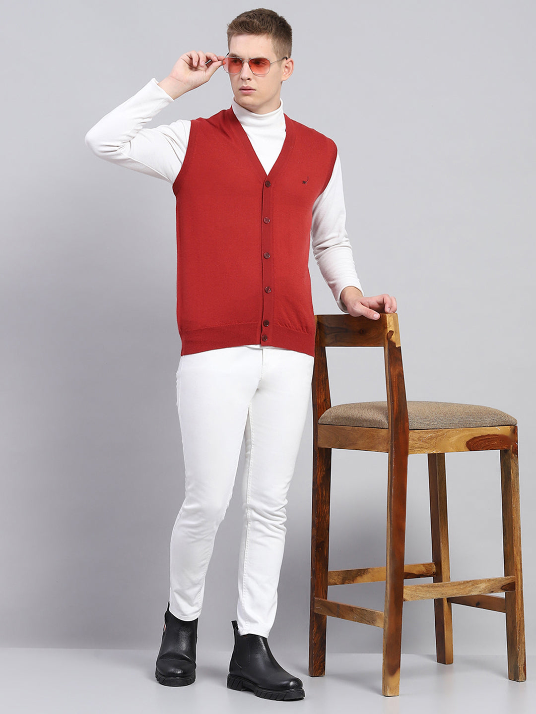 Men Red Solid V Neck Sleeveless Cardigan