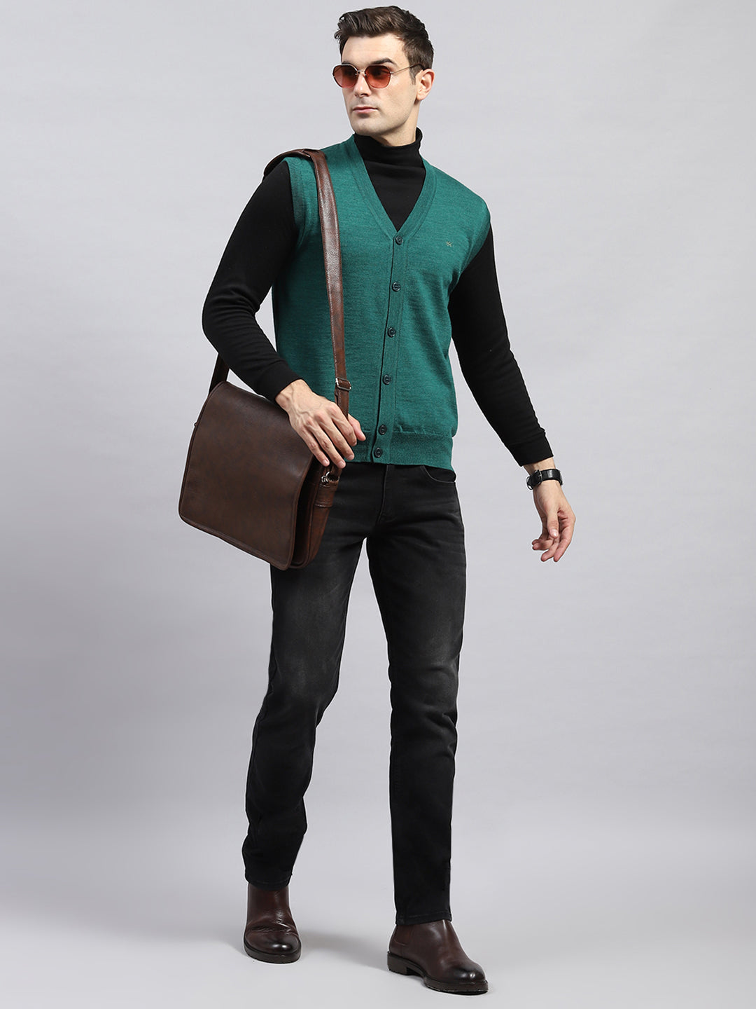 Men Green Solid V Neck Sleeveless Cardigan