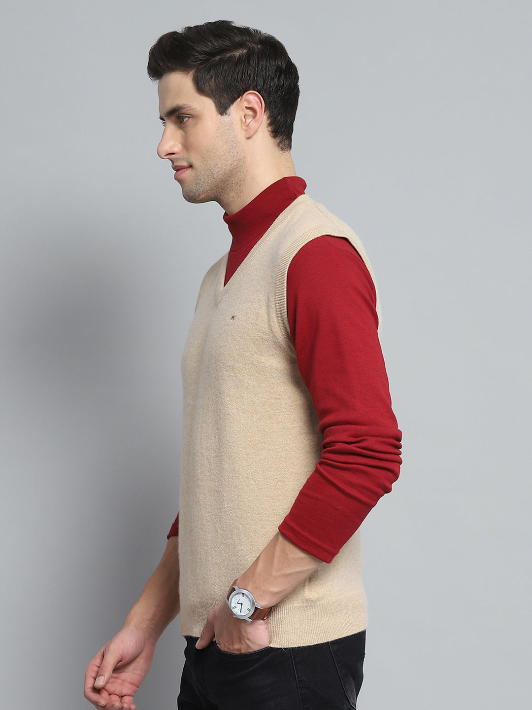 Men Camel Brown Solid V Neck Sleeveless Sweater
