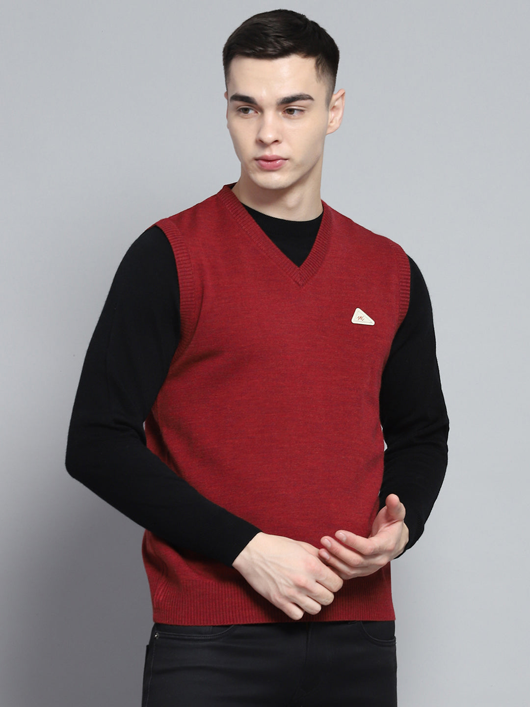 Men Maroon Solid V Neck Sleeveless Sweater