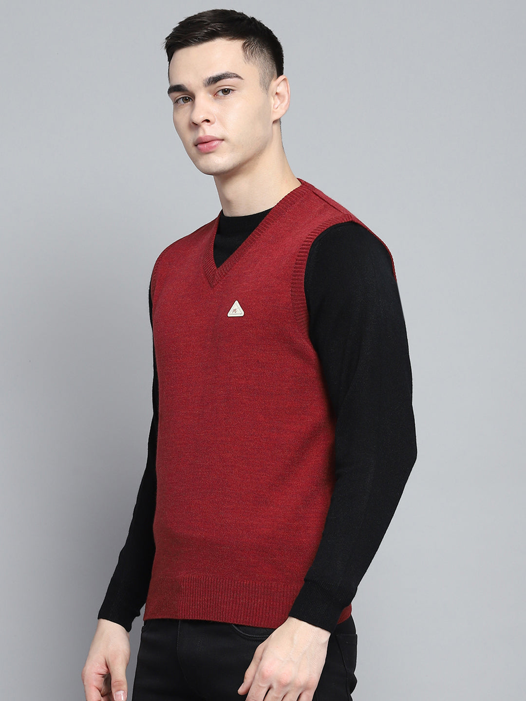 Men Maroon Solid V Neck Sleeveless Sweater