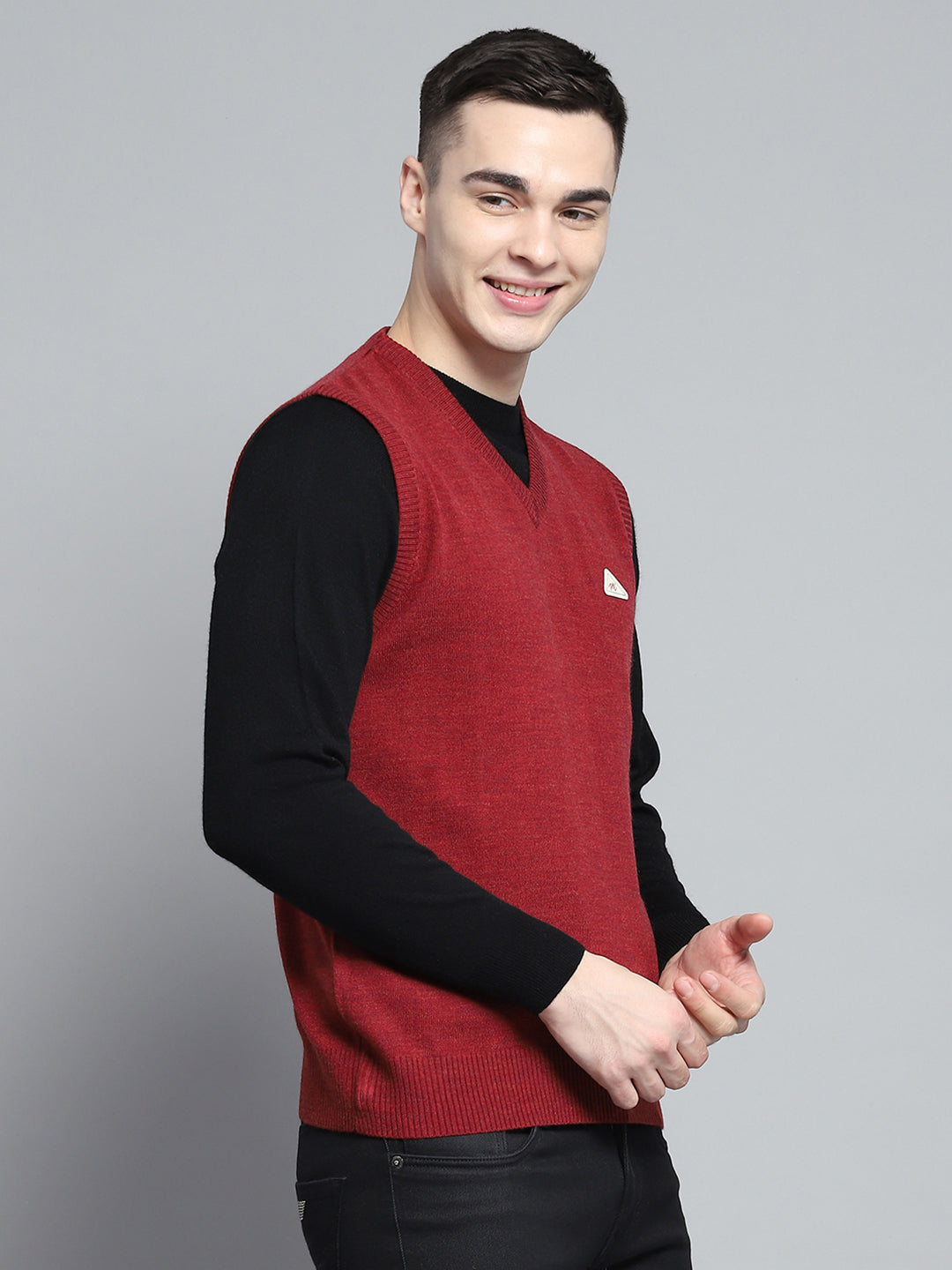 Men Maroon Solid V Neck Sleeveless Sweater