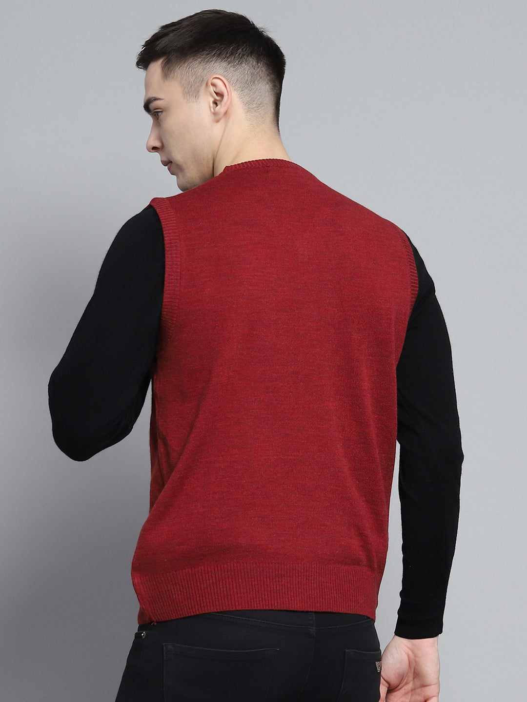 Men Maroon Solid V Neck Sleeveless Sweater
