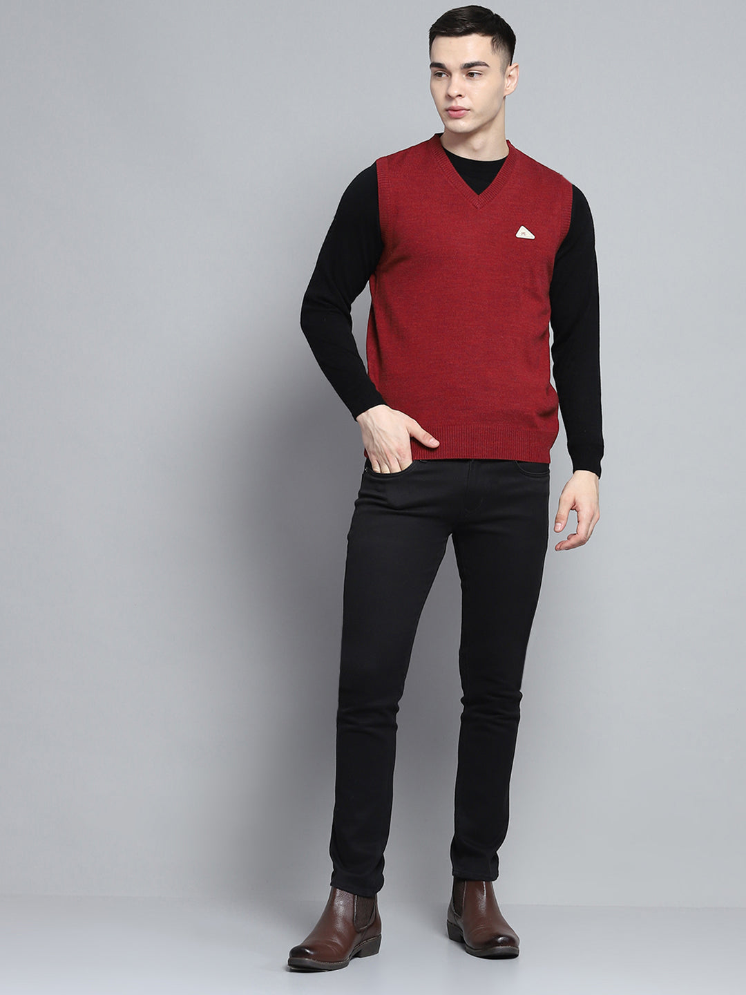 Men Maroon Solid V Neck Sleeveless Sweater