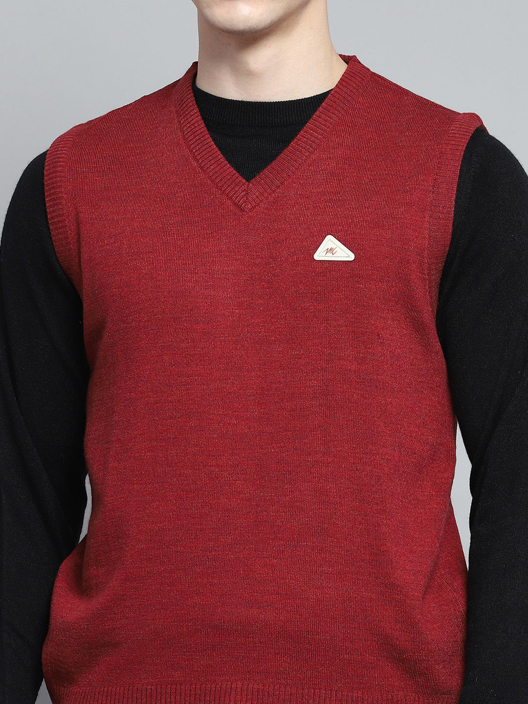 Men Maroon Solid V Neck Sleeveless Sweater