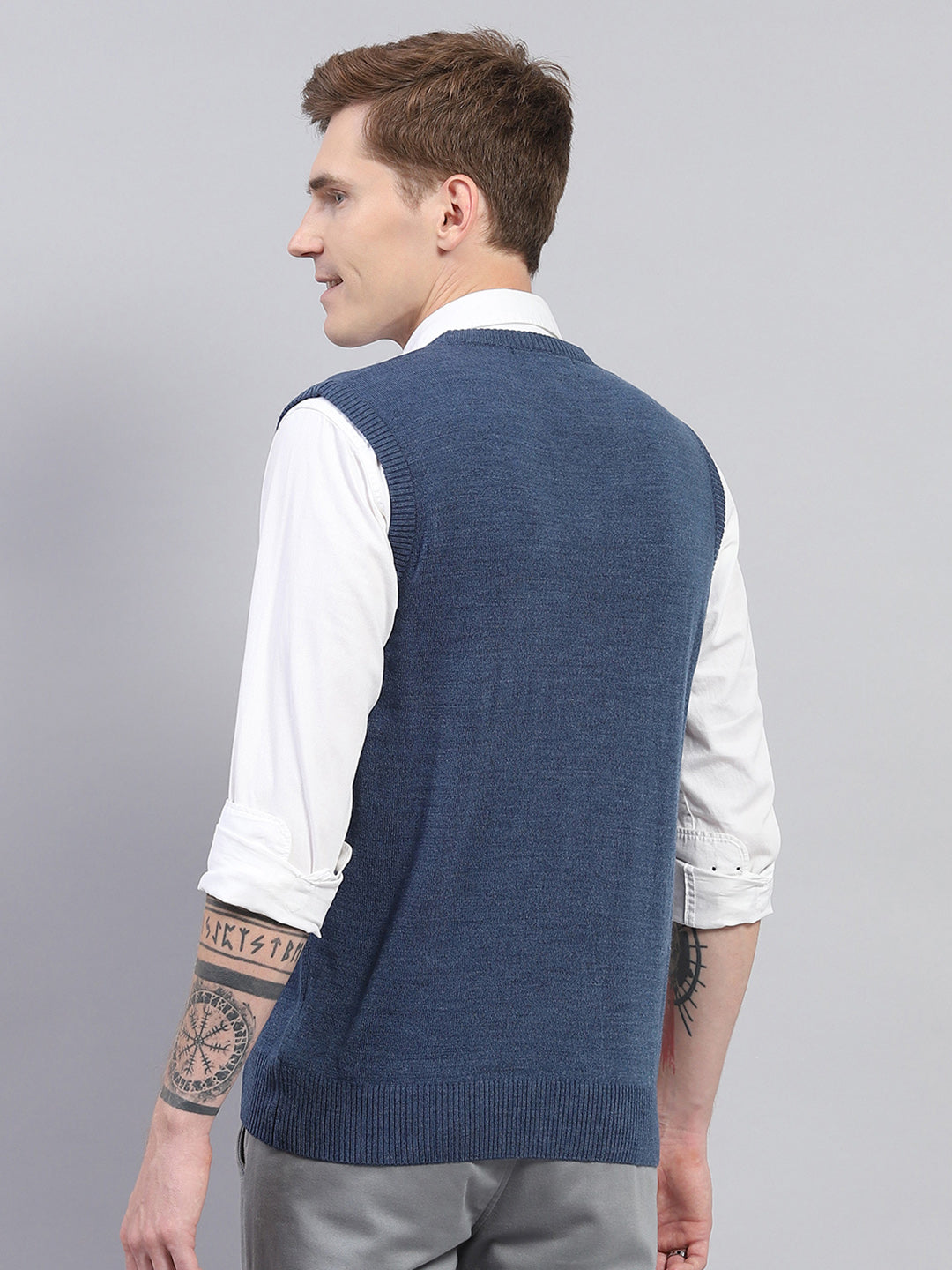 Men Blue Solid V Neck Sleeveless Sweater