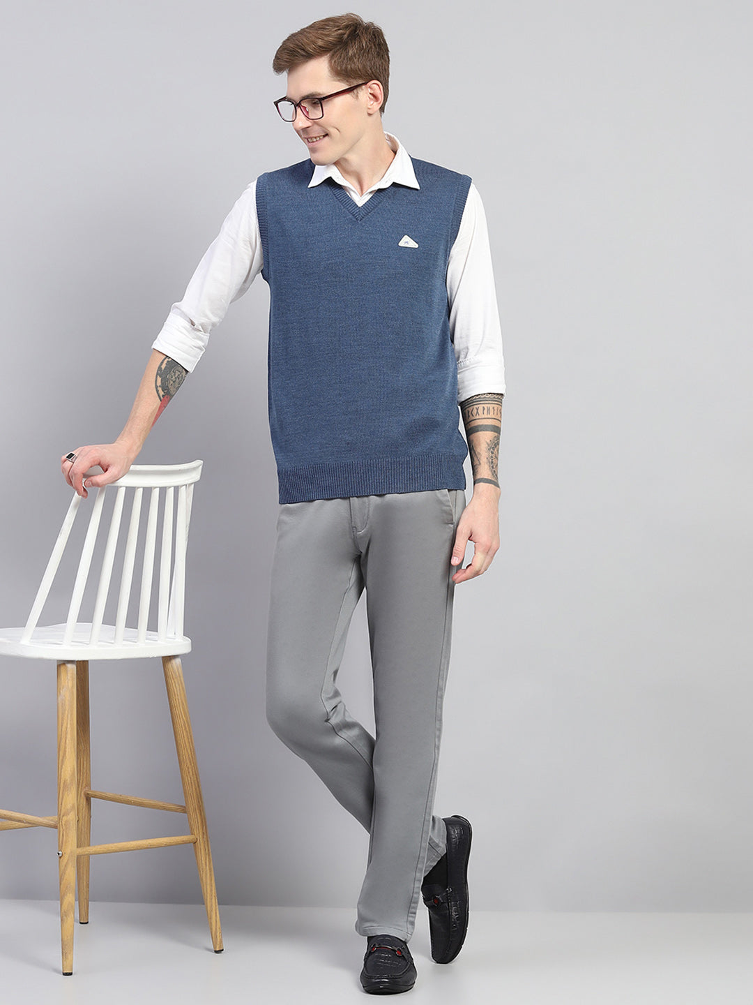 Men Blue Solid V Neck Sleeveless Sweater