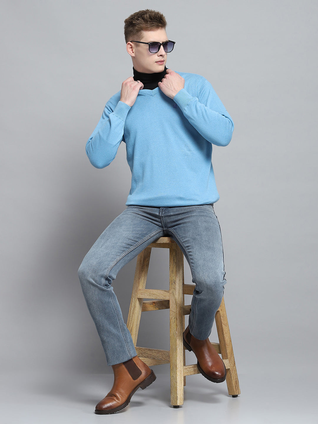 Men Blue Solid V Neck Full Sleeve Pullover