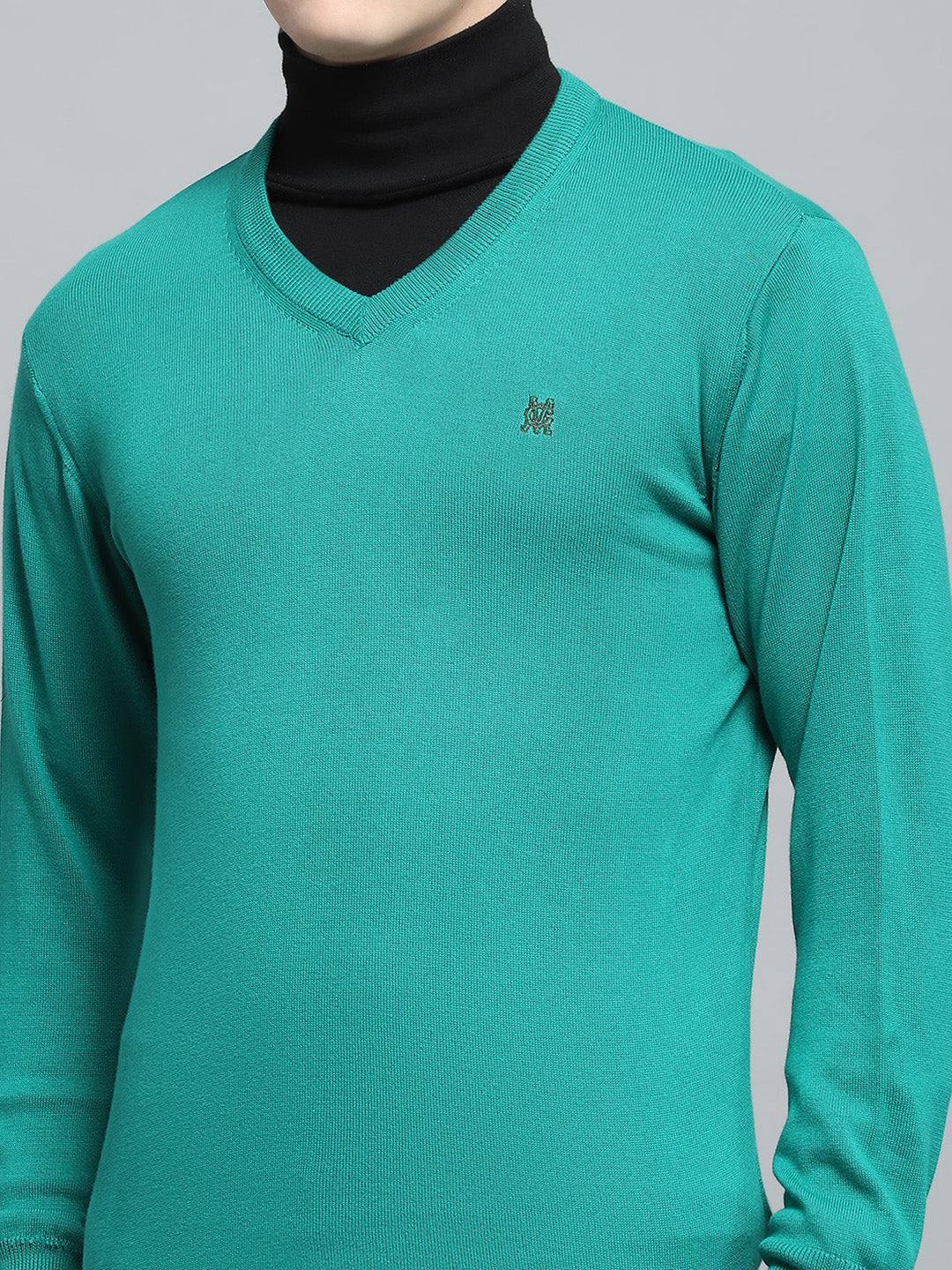 Men Green Solid V Neck Full Sleeve Pullover