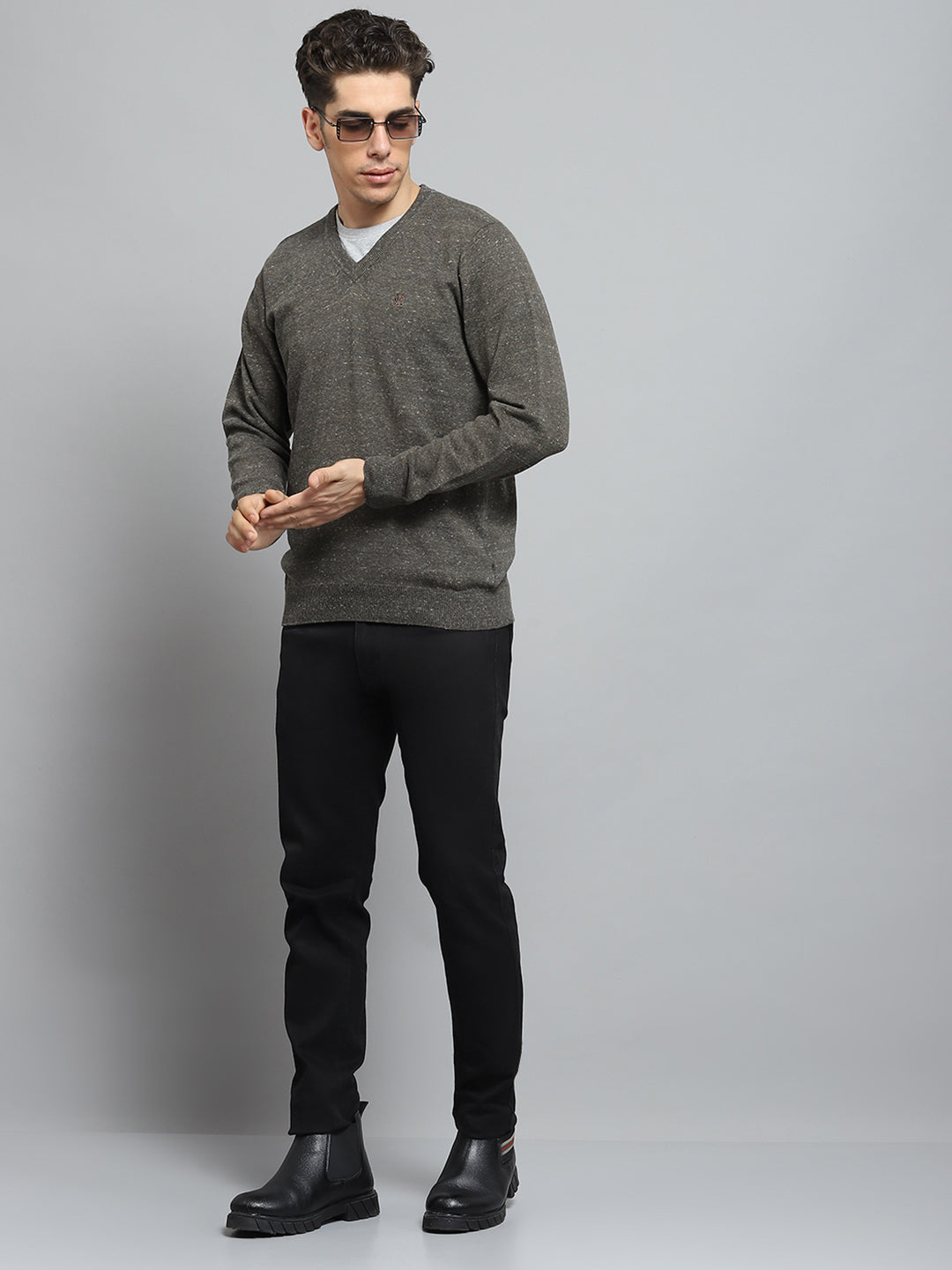 Men Olive Solid V Neck Full Sleeve Pullover