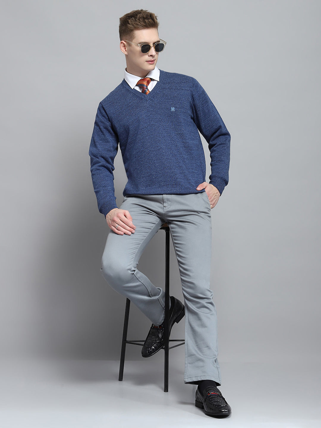 Men Blue Solid V Neck Full Sleeve Pullover