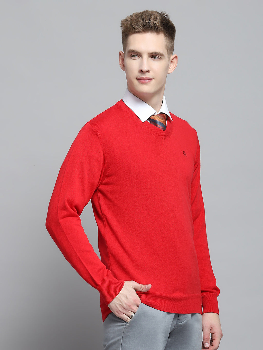 Men Red Solid V Neck Full Sleeve Pullover