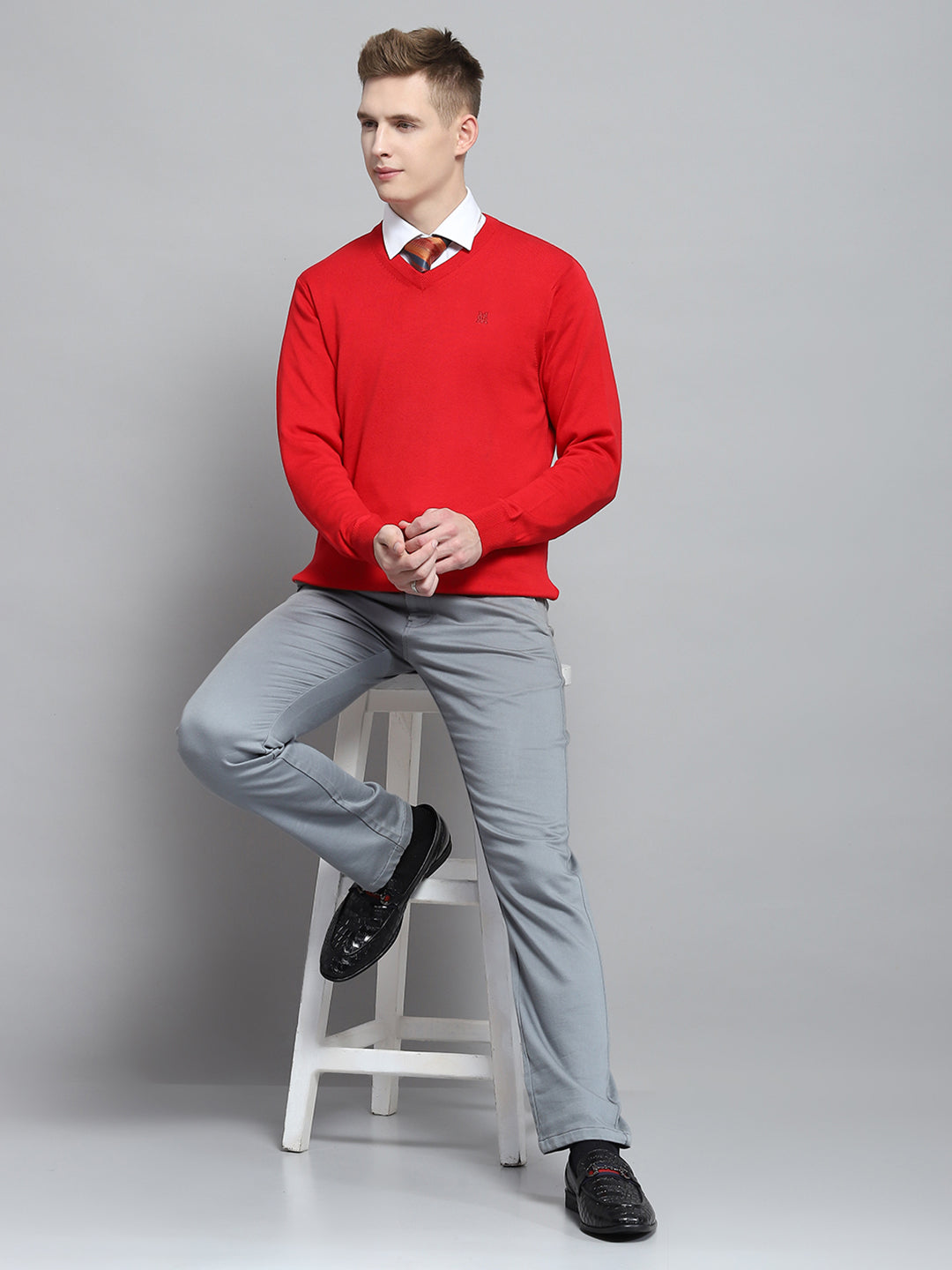 Men Red Solid V Neck Full Sleeve Pullover