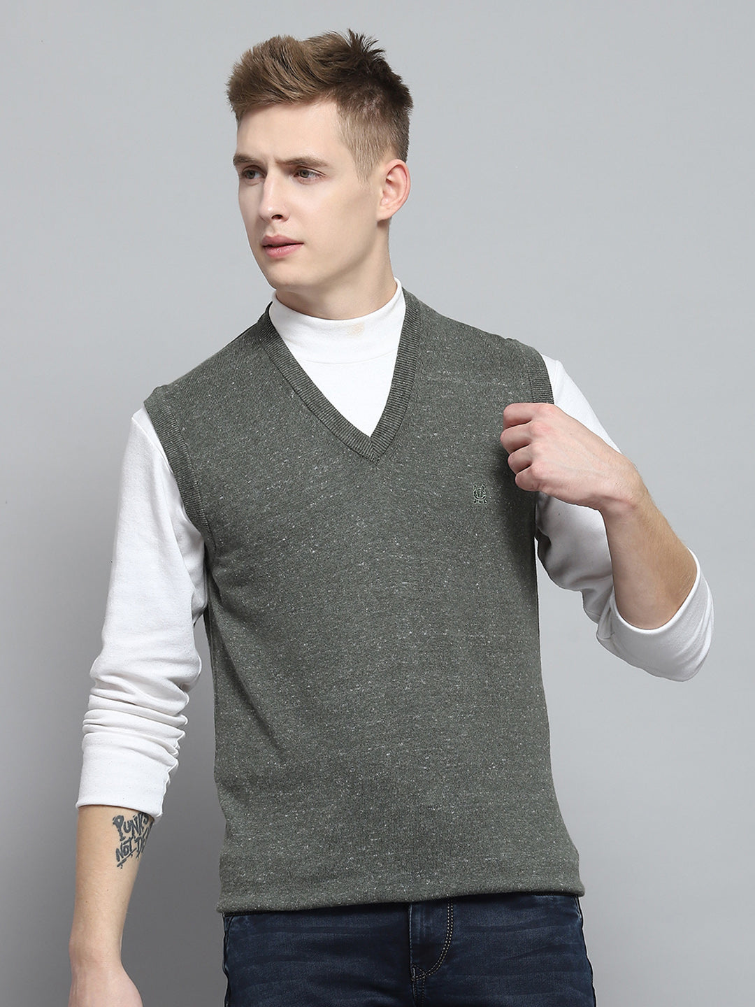 Men Olive Solid V Neck Sleeveless Sweater