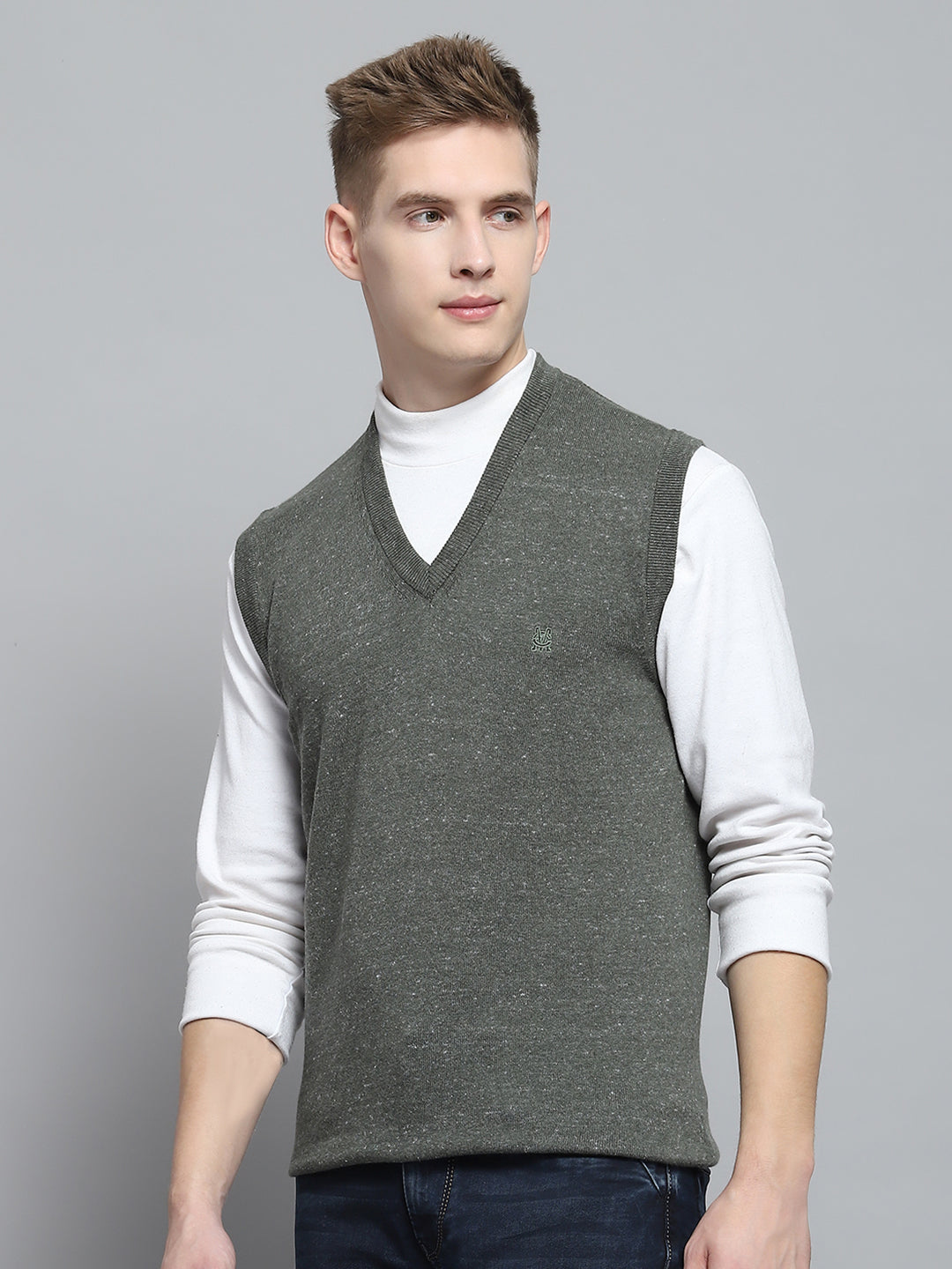 Men Olive Solid V Neck Sleeveless Sweater