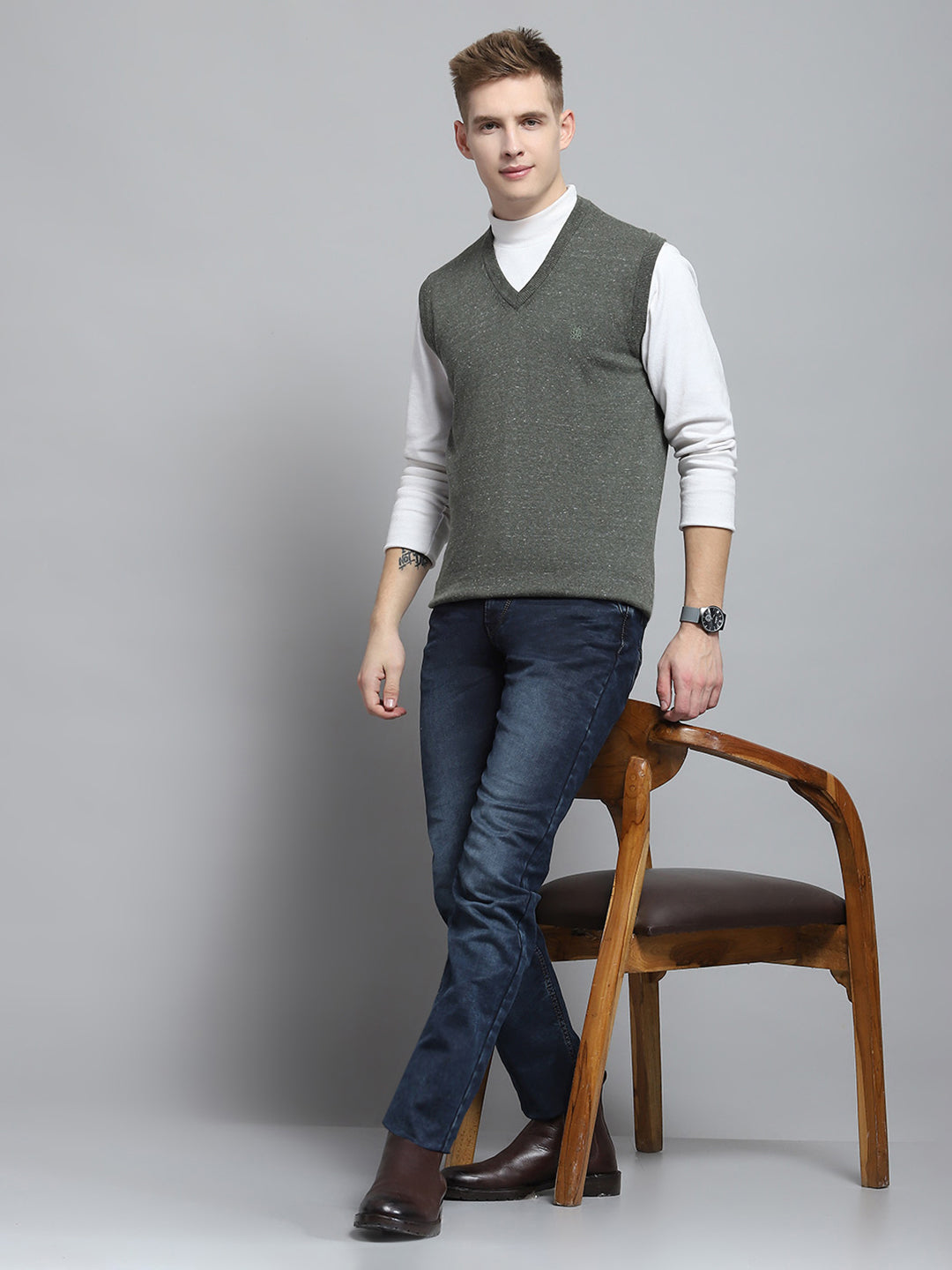 Men Olive Solid V Neck Sleeveless Sweater