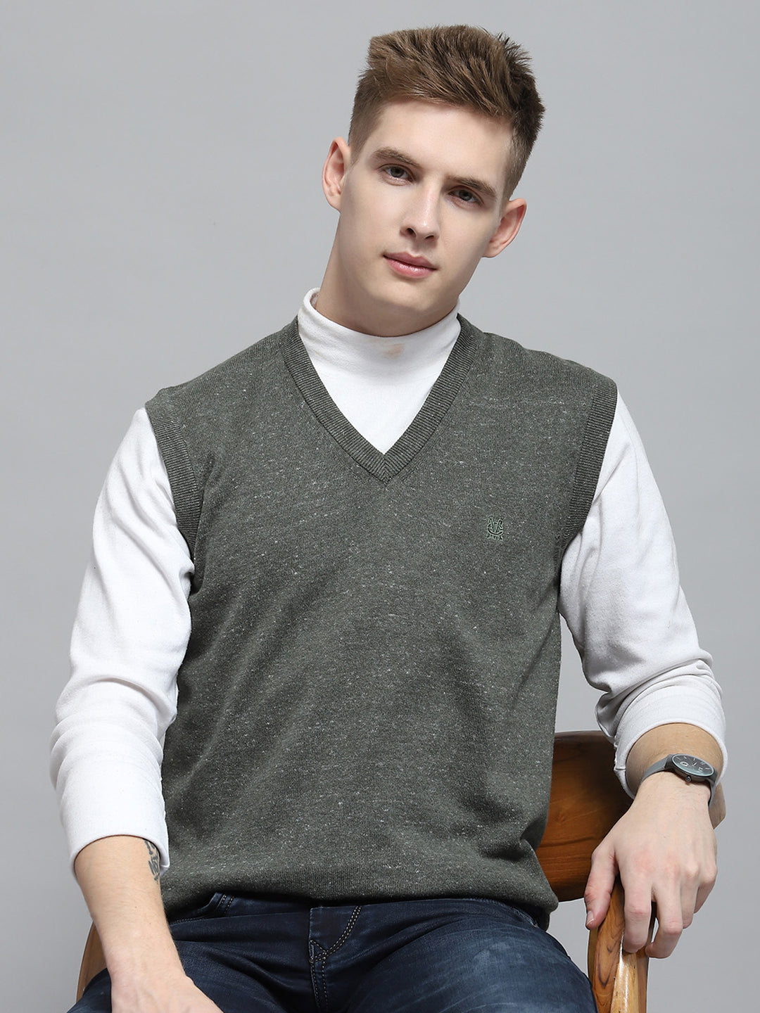 Men Olive Solid V Neck Sleeveless Sweater