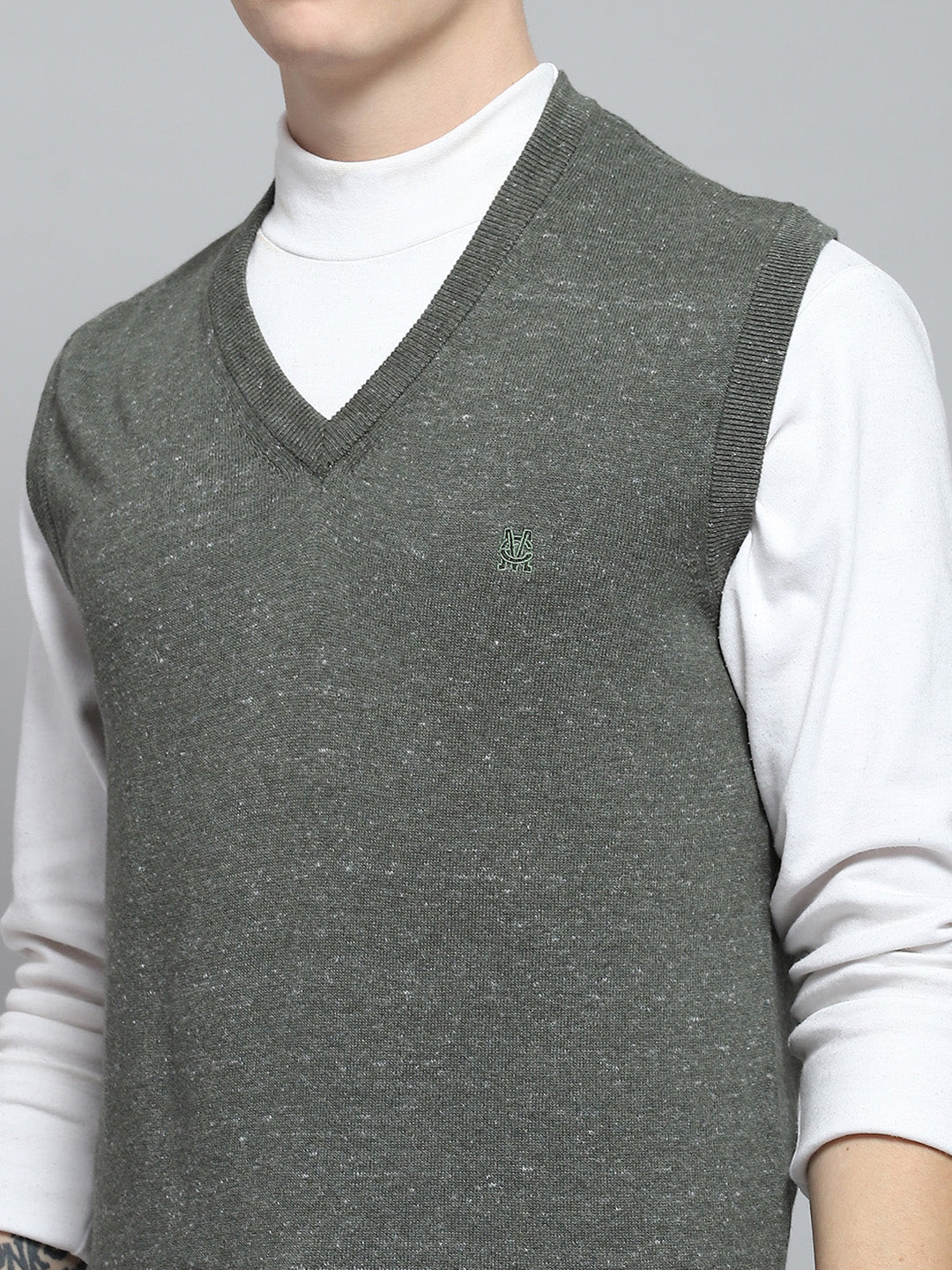 Men Olive Solid V Neck Sleeveless Sweater