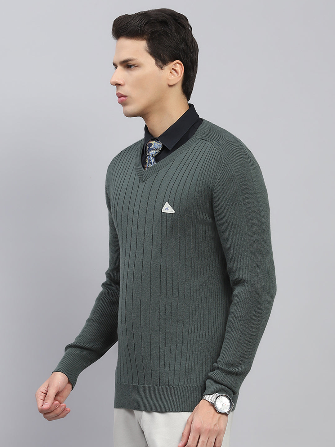 Men Olive Solid V Neck Full Sleeve Pullover