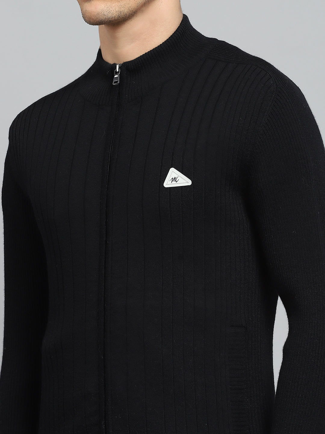Men Black Solid Round Neck Full Sleeve Pullover