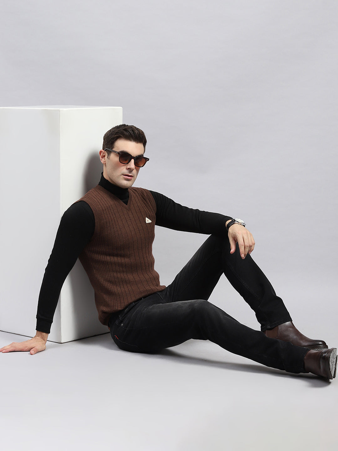 Men Brown Solid V Neck Sleeveless Sweater