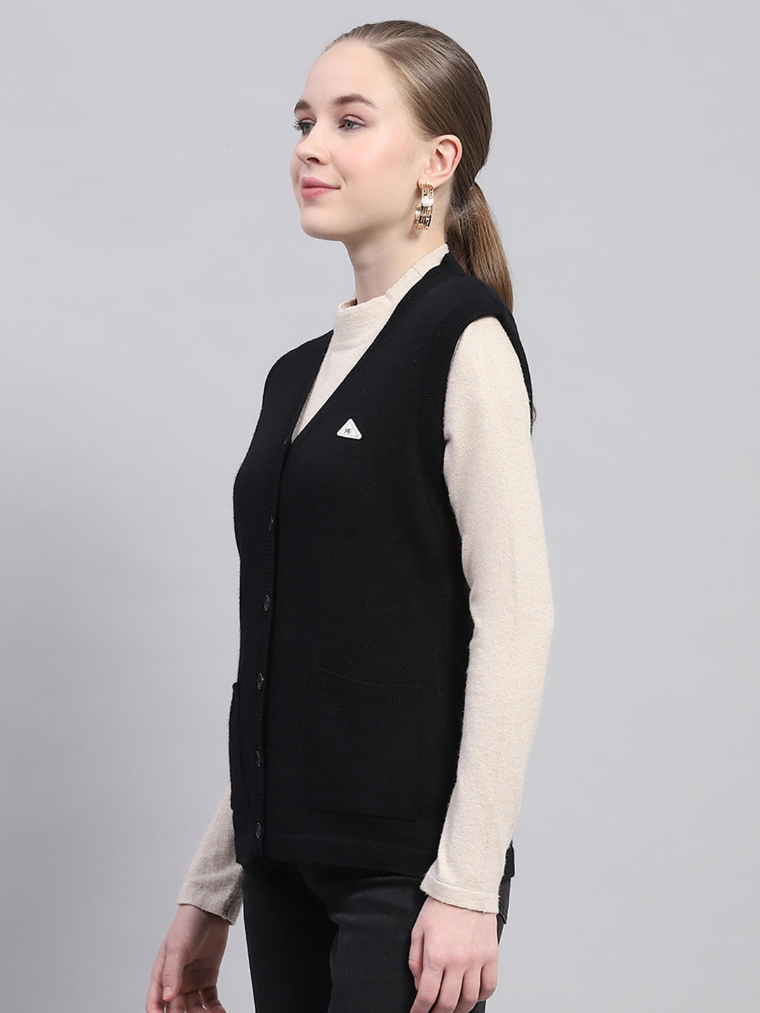 Women Black Solid V Neck Sleeveless Cardigan
