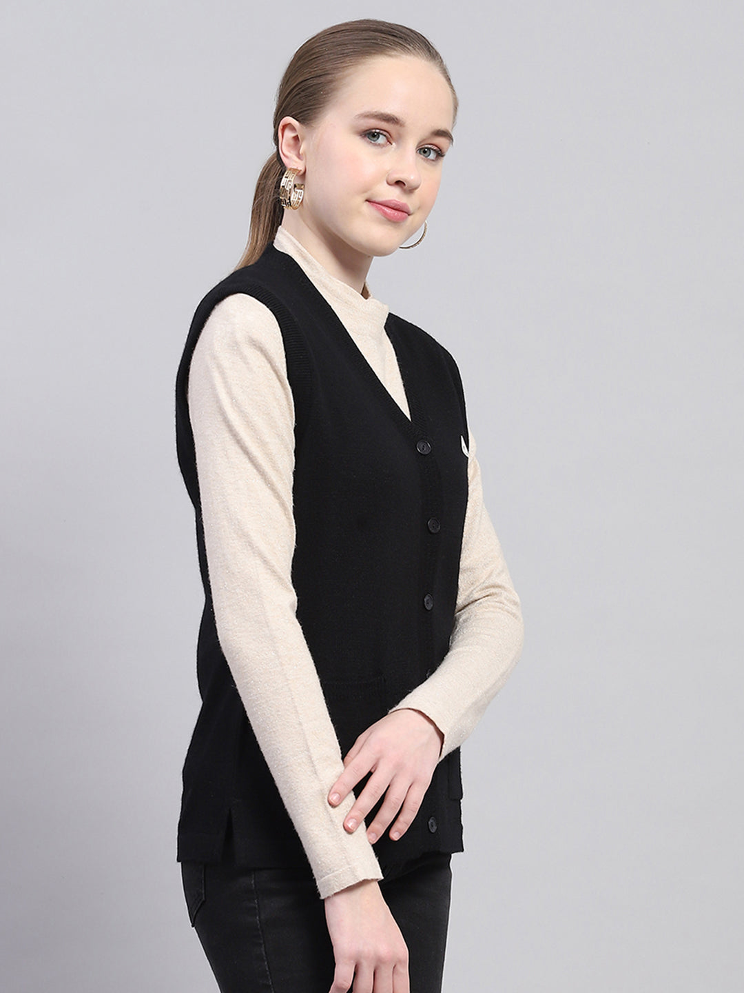 Women Black Solid V Neck Sleeveless Cardigan