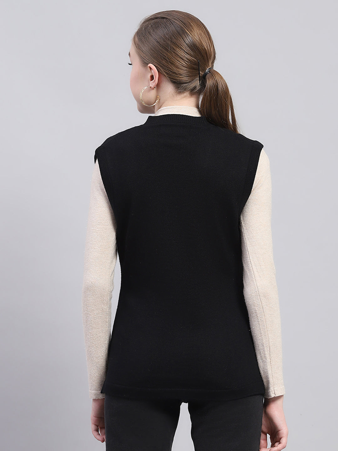 Women Black Solid V Neck Sleeveless Cardigan