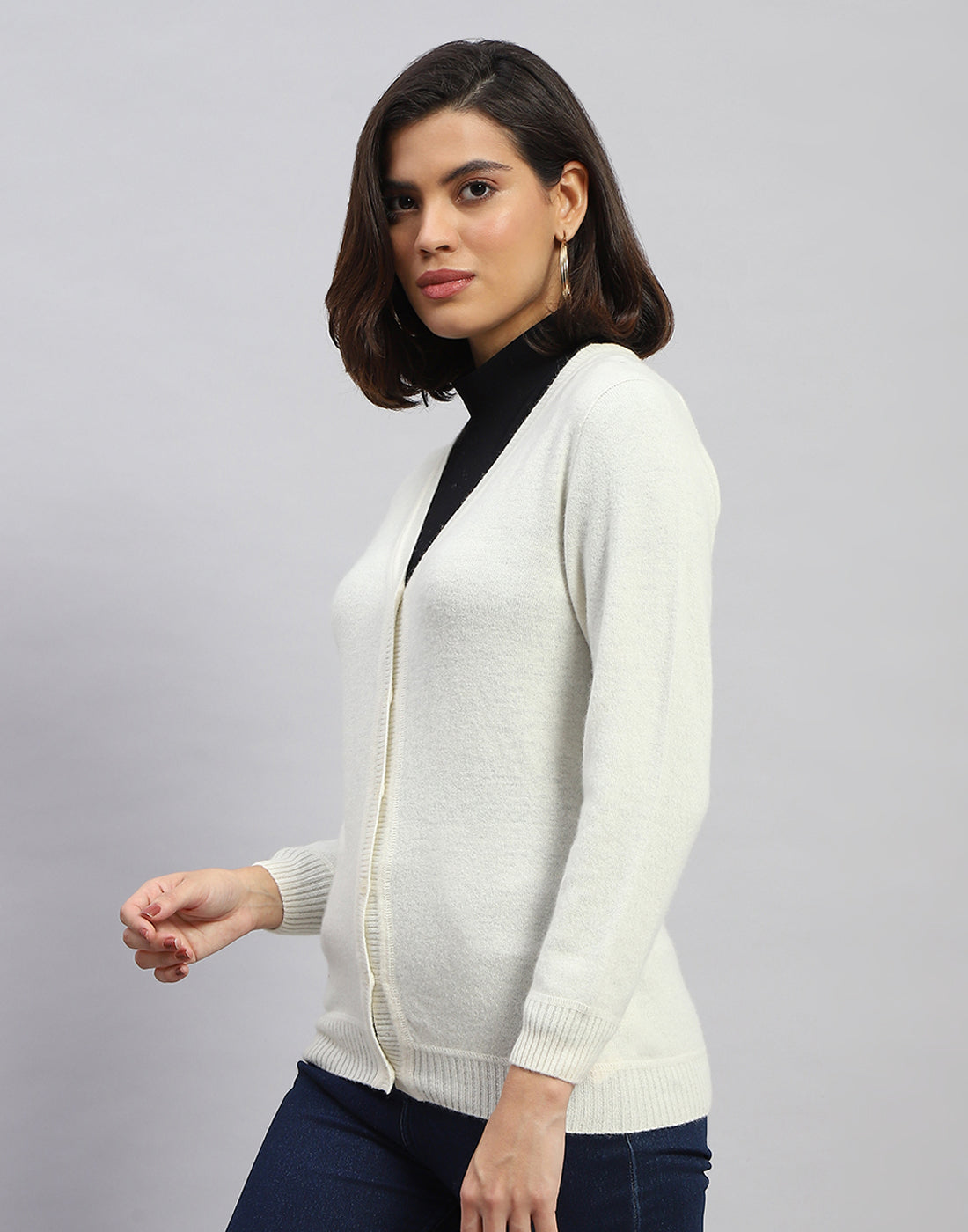 Women Off White Solid V Neck Full Sleeve Cardigan