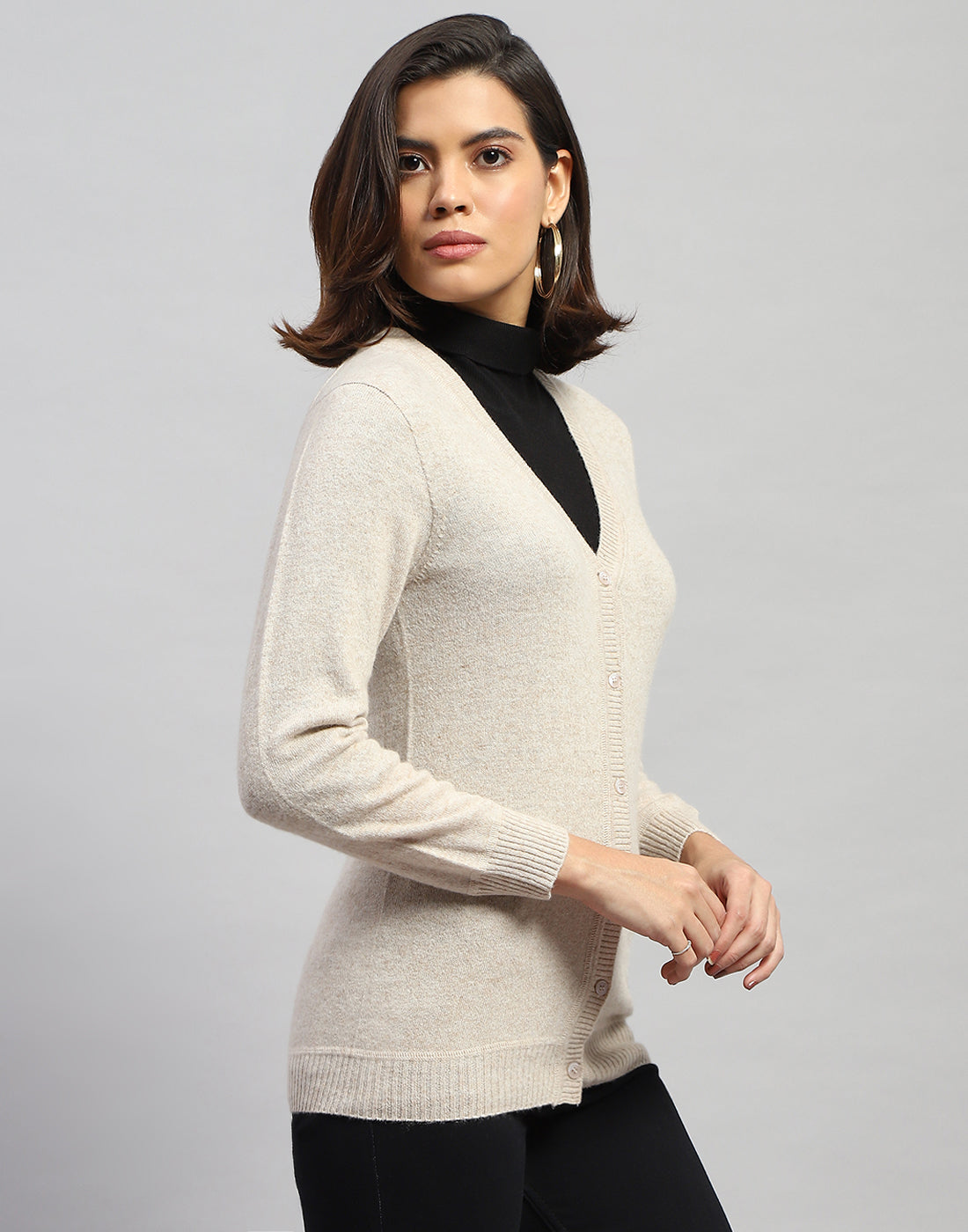 Women Cream Solid V Neck Full Sleeve Cardigan