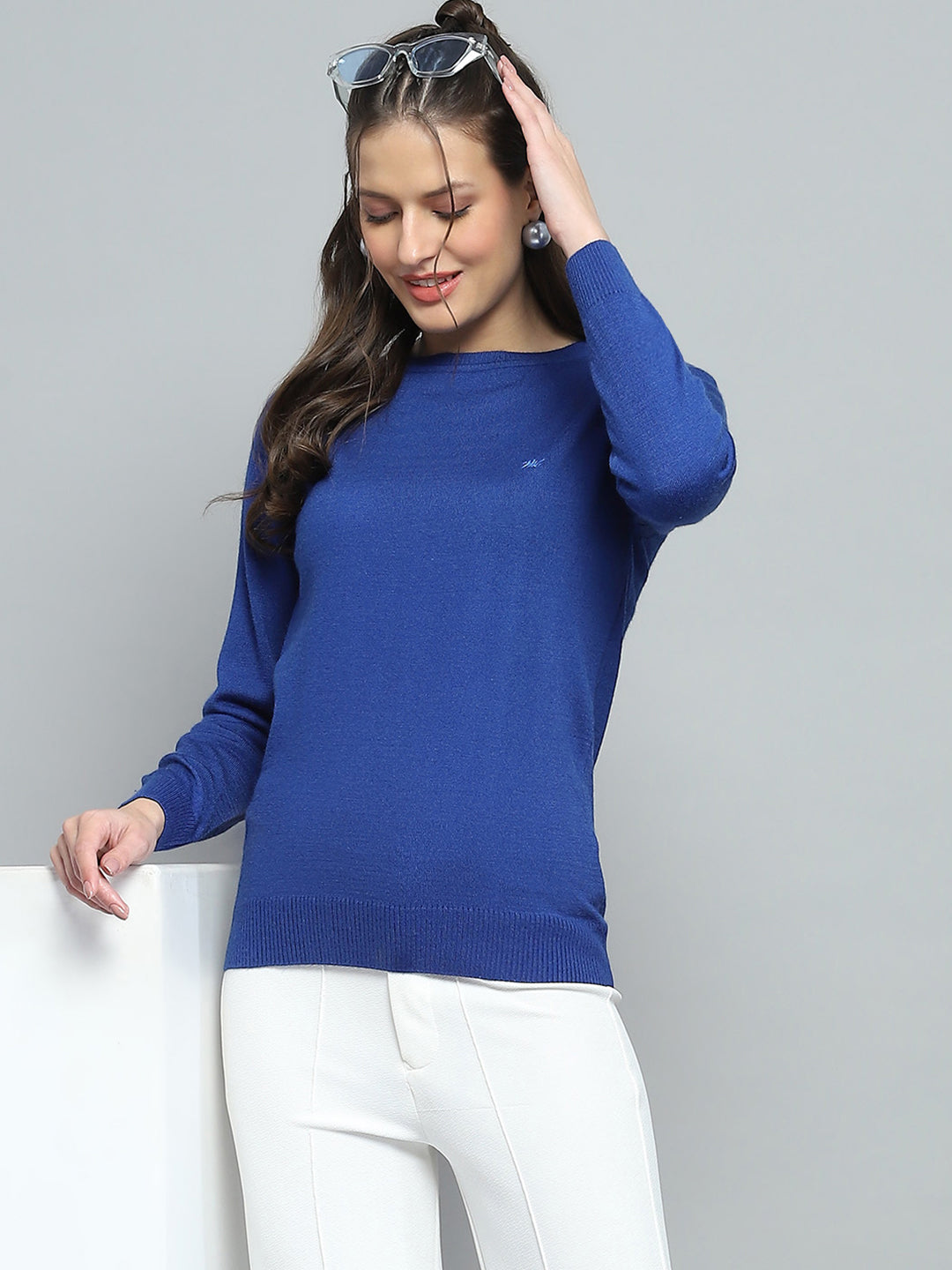 Women Blue Solid Round Neck Full Sleeve Winte Top