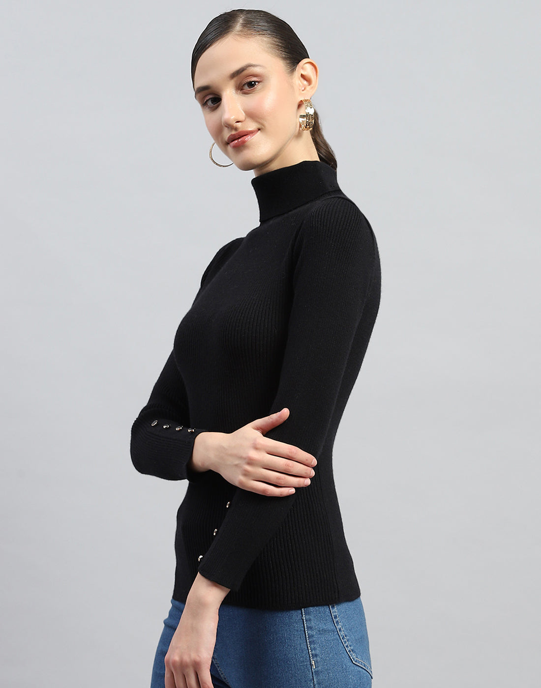 Women Black Solid Turtle Neck Full Sleeve Sceavy