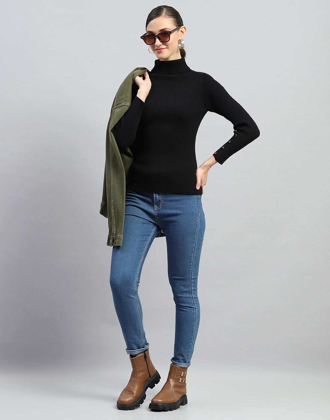 Women Black Solid Turtle Neck Full Sleeve Sceavy
