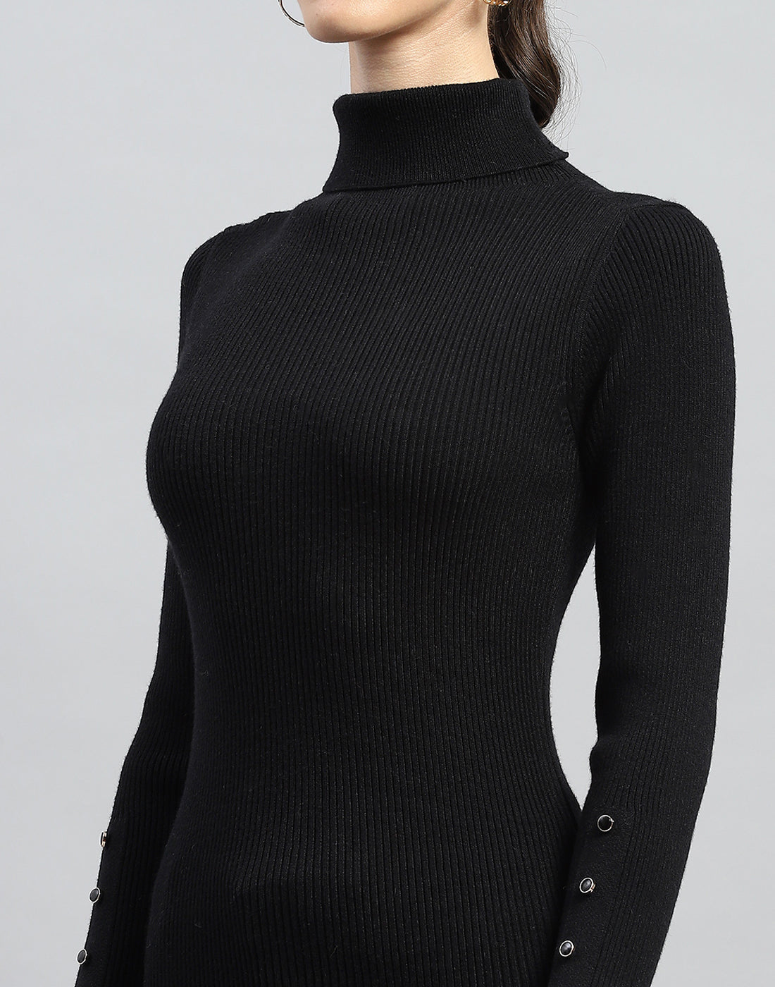 Women Black Solid Turtle Neck Full Sleeve Sceavy