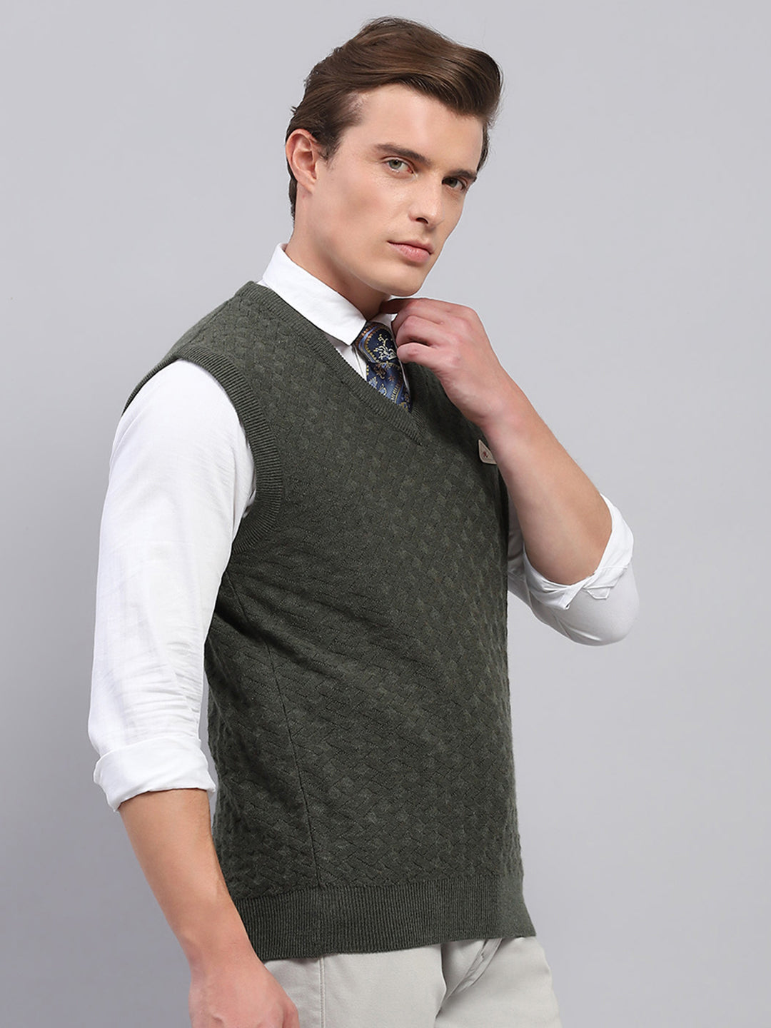 Men Green Self Design V Neck Sleeveless Sweater