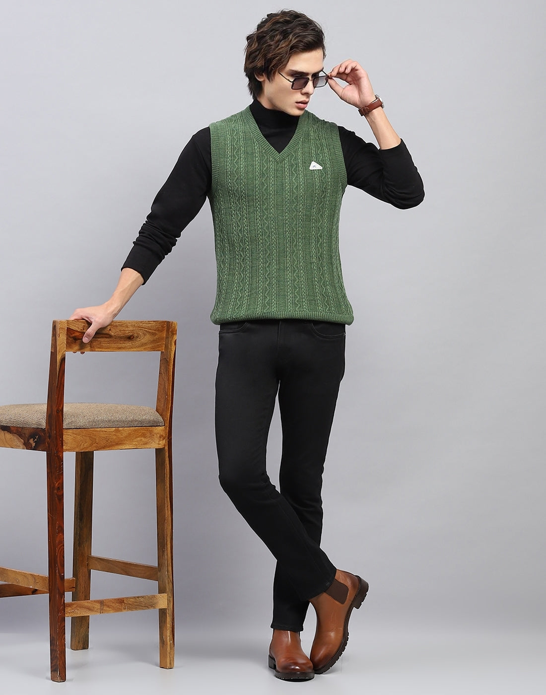 Men Green Self Design V Neck Sleeveless Sweater