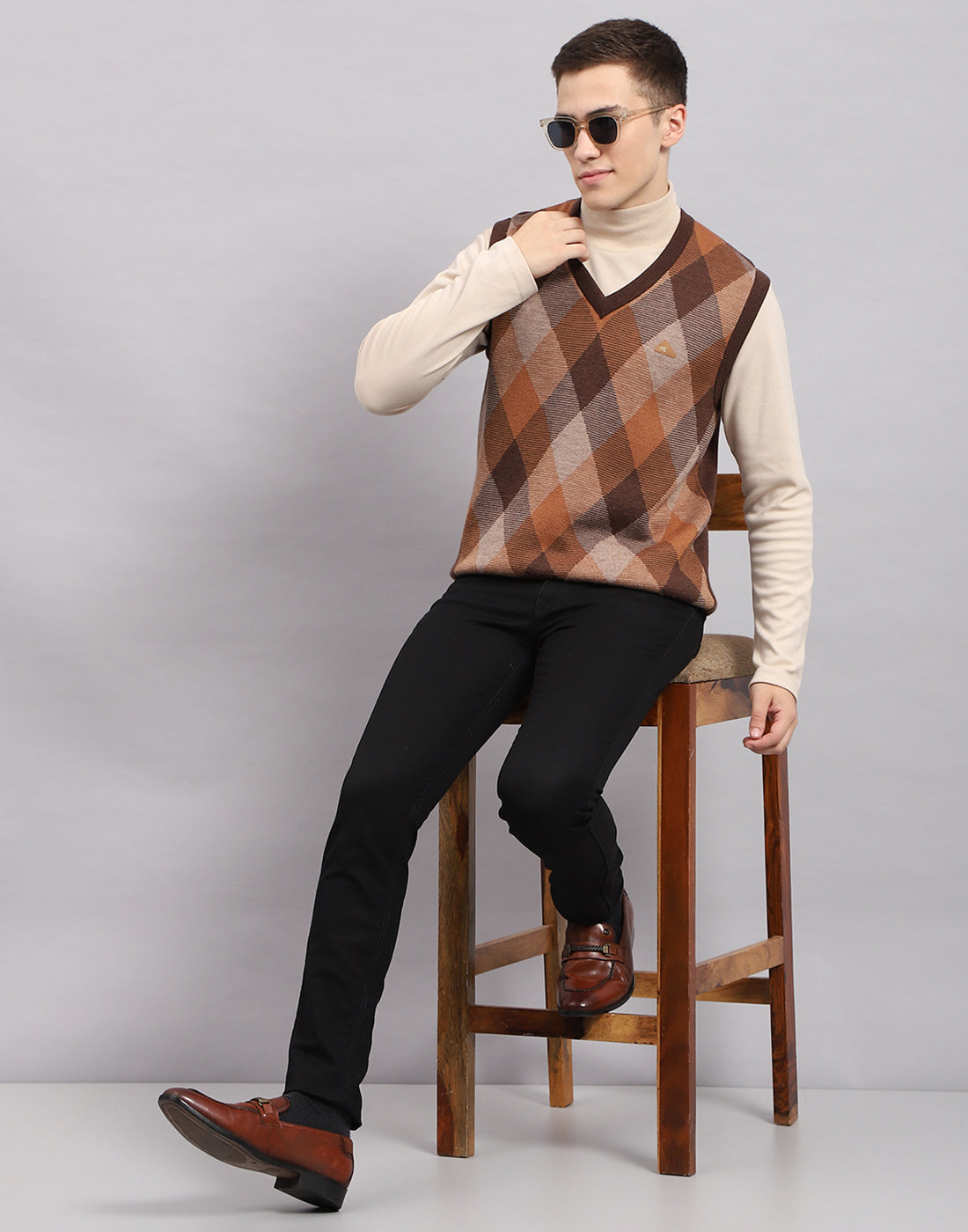 Men Brown Self Design V Neck Sleeveless Sweater