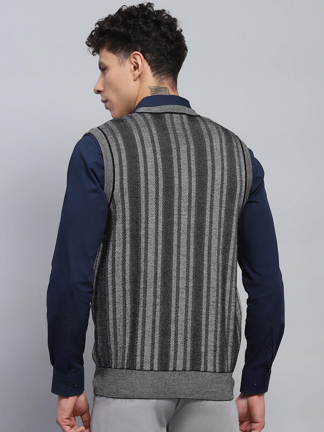 Men Grey Self Design V Neck Sleeveless Sweater