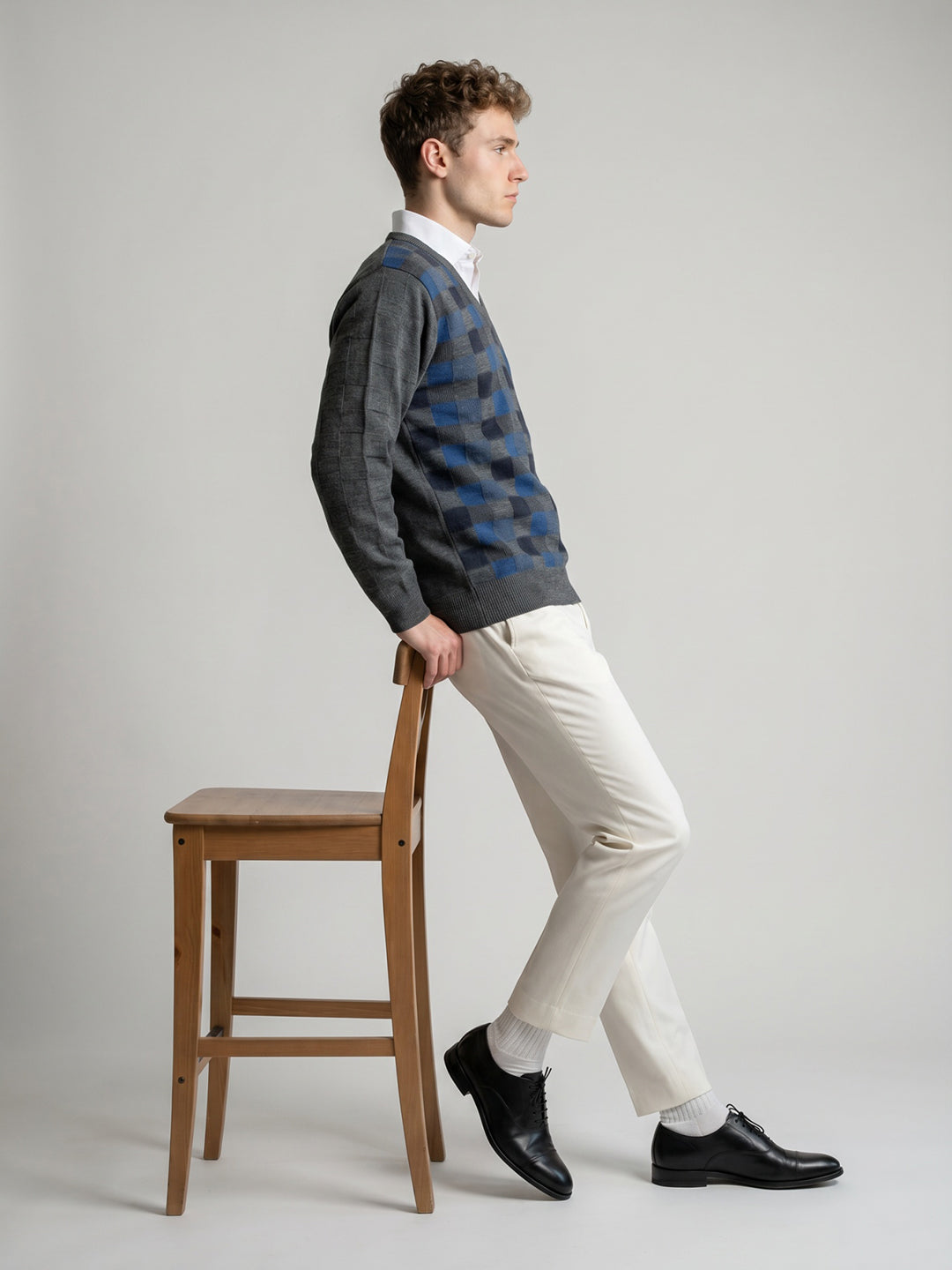 Men Grey Check V Neck Full Sleeve Pullover