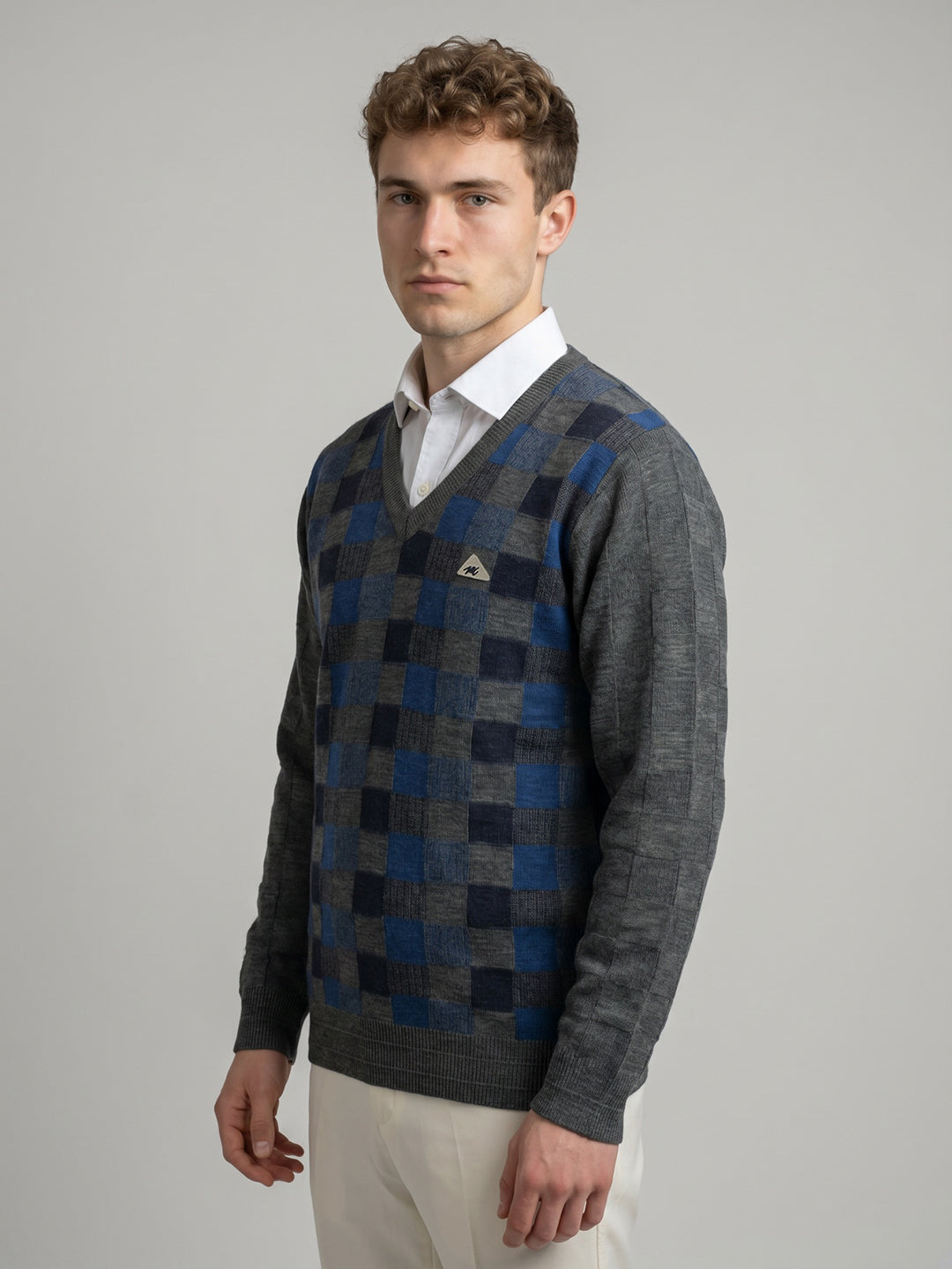 Men Grey Check V Neck Full Sleeve Pullover