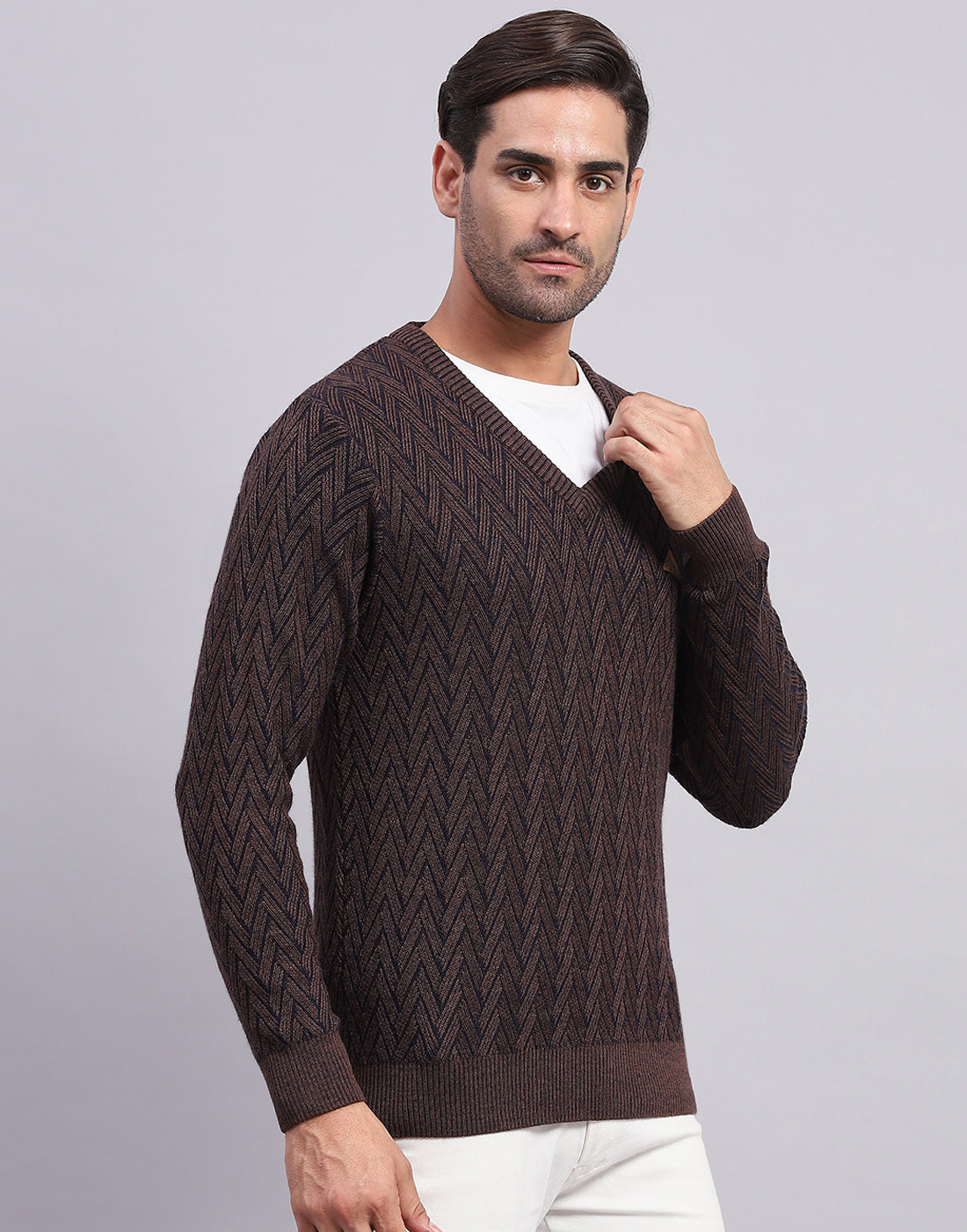 Men Brown Solid V Neck Full Sleeve Pullover