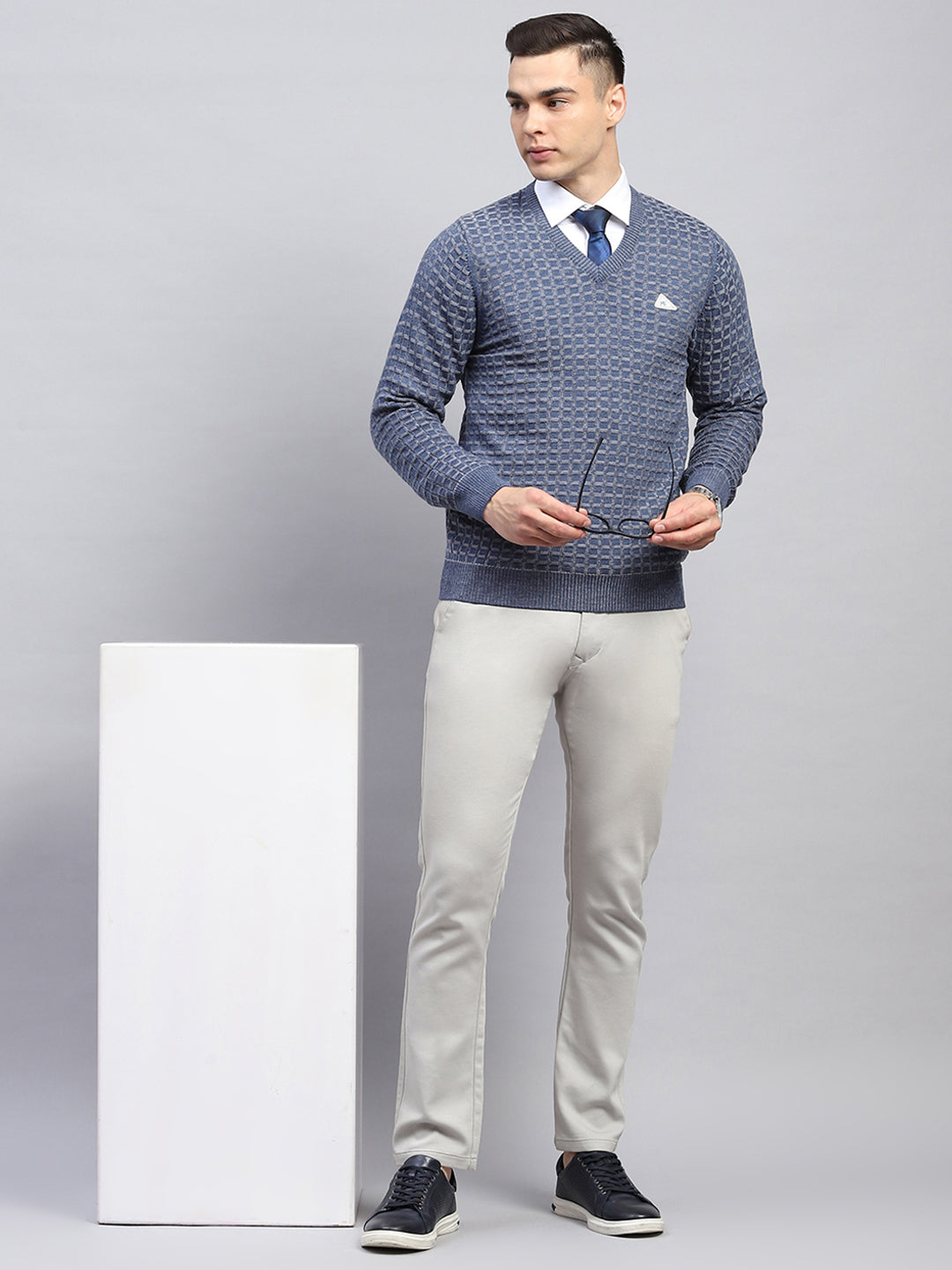 Men Blue Check V Neck Full Sleeve Pullover