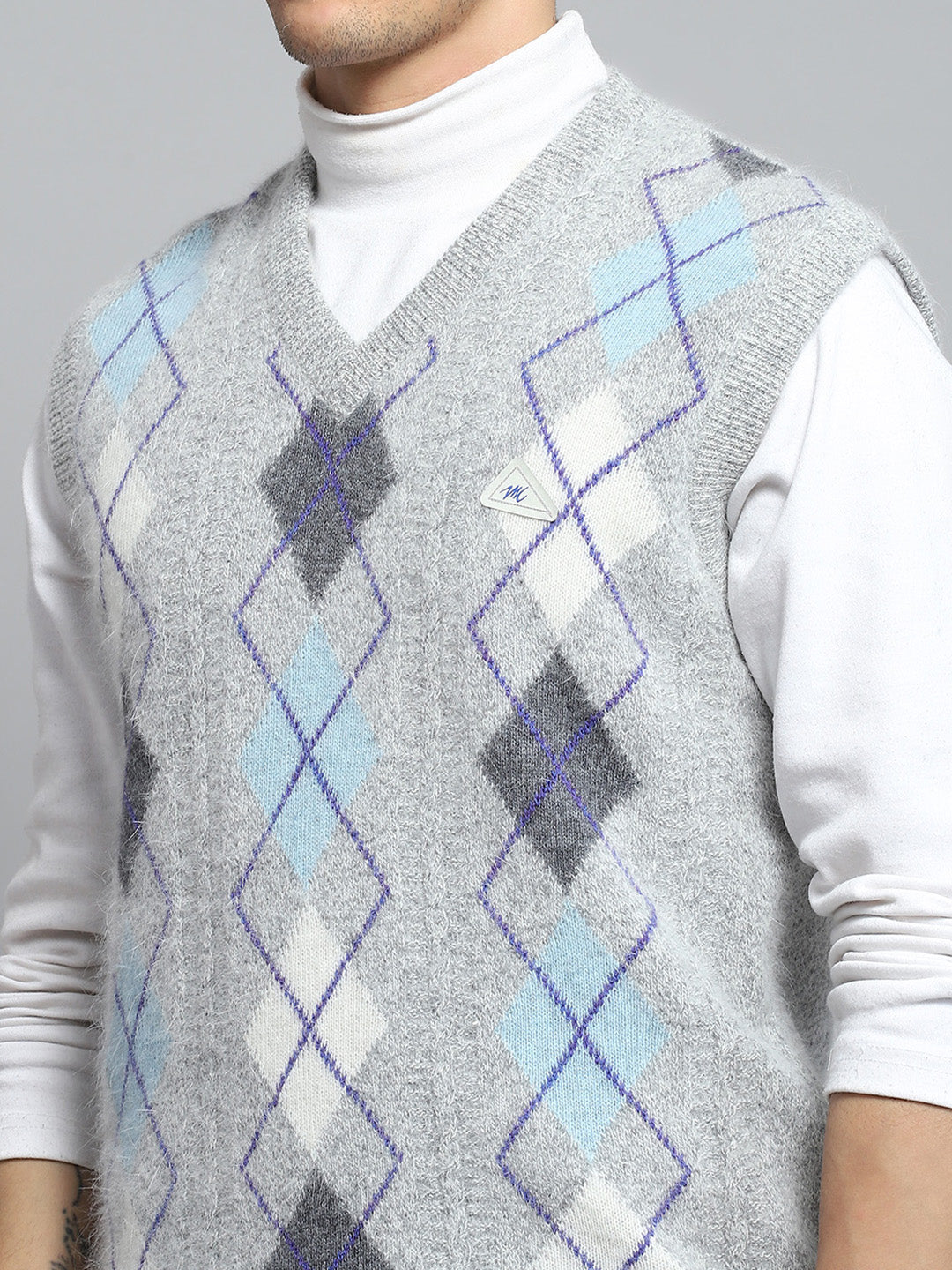 Men Grey Self Design V Neck Sleeveless Sweater