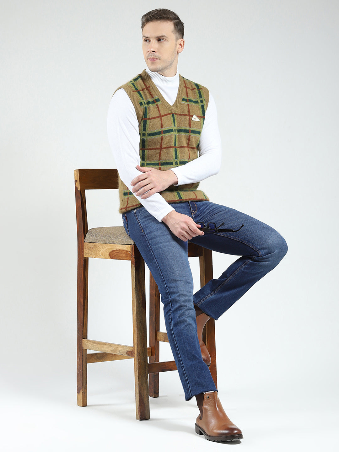 Men Green Printed V Neck Sleeveless Sweater