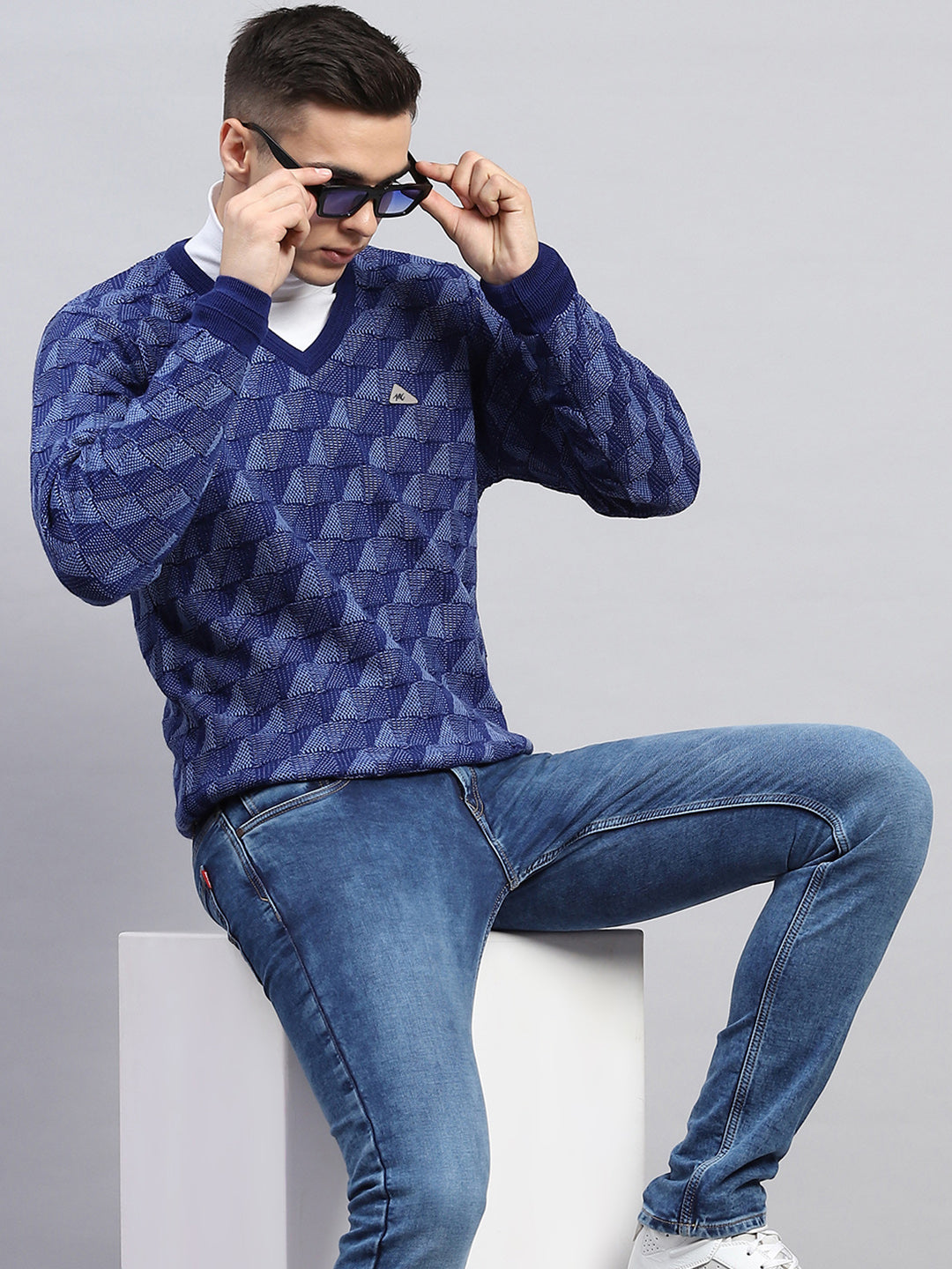 Men Blue Self Design V Neck Full Sleeve Pullover