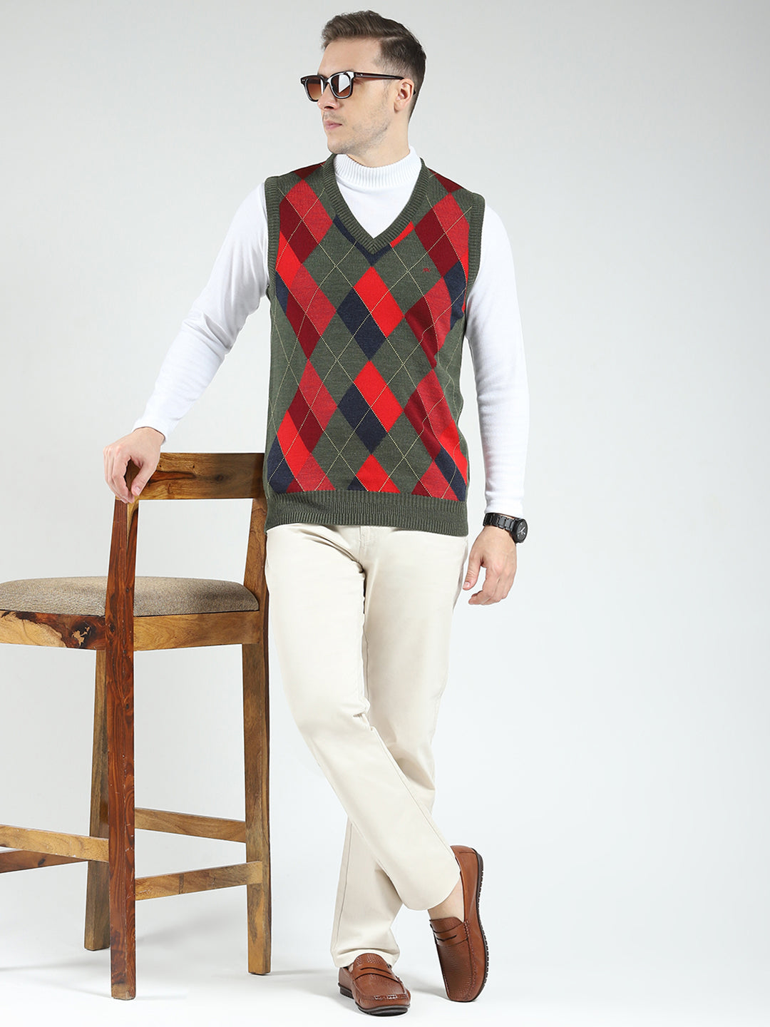 Men Green Printed V Neck Sleeveless Sweater