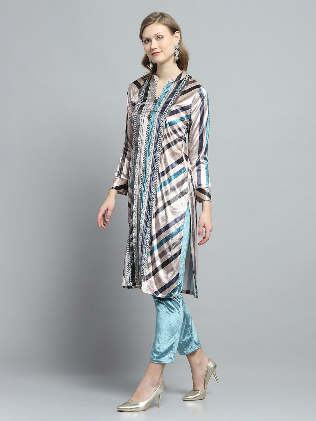 Women Cream Self Design Round Neck Full Sleeve Kurti Set for Winter