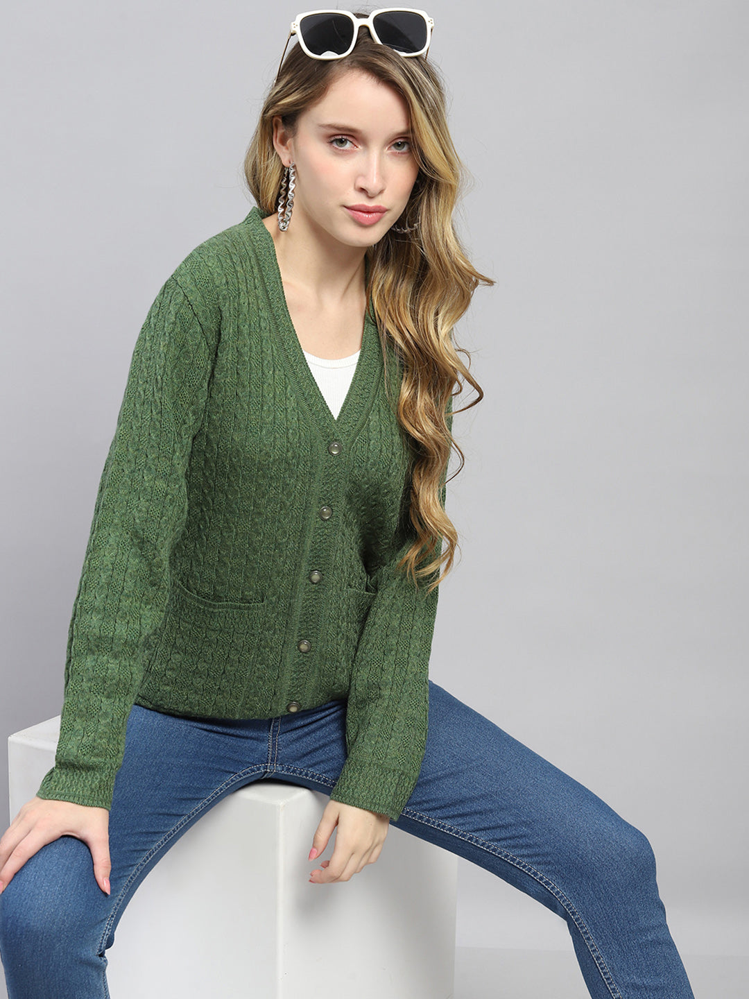 Women Green Self Design V Neck Full Sleeve Cardigan