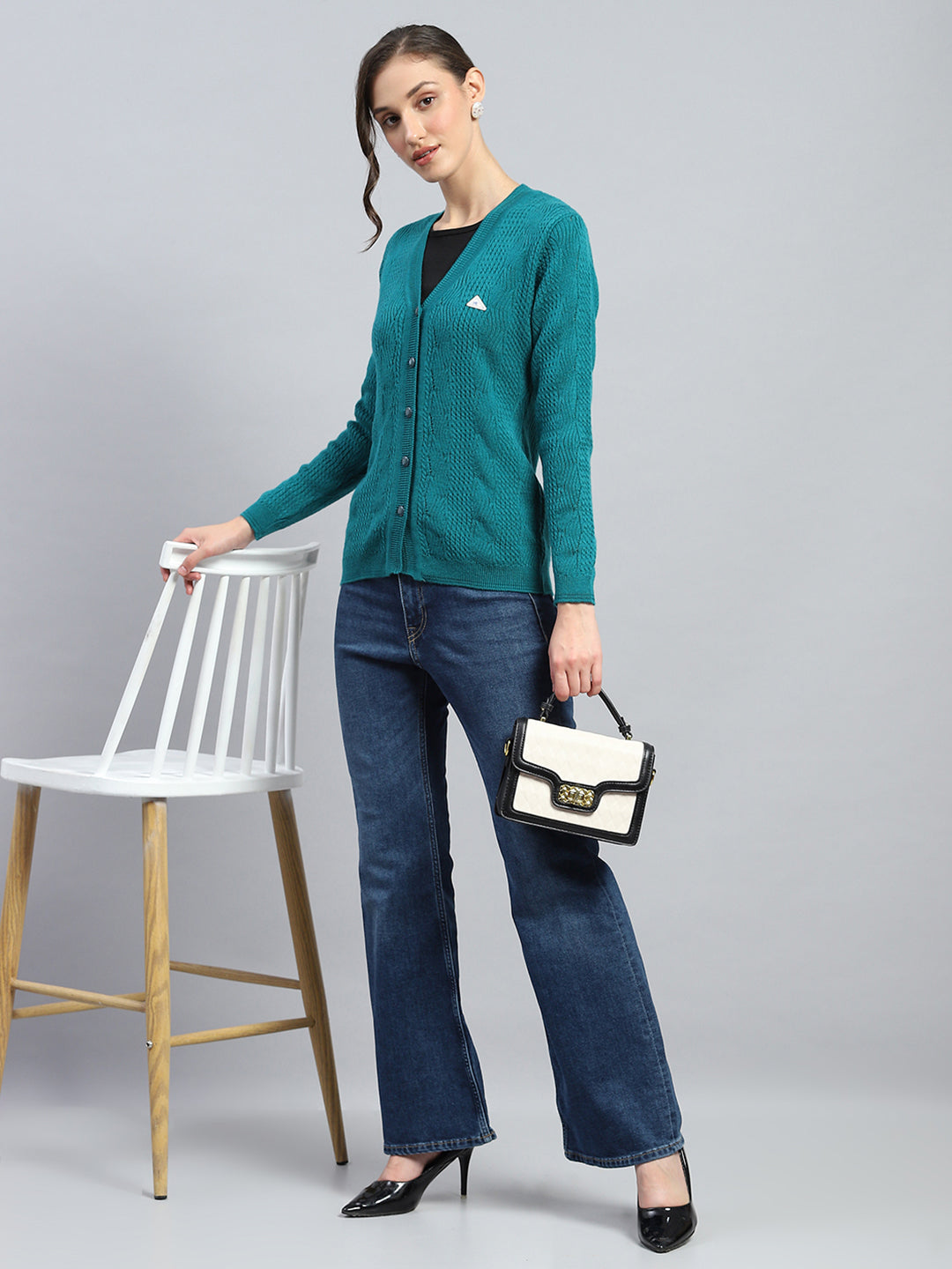 Women Green Self Design V Neck Full Sleeve Cardigan