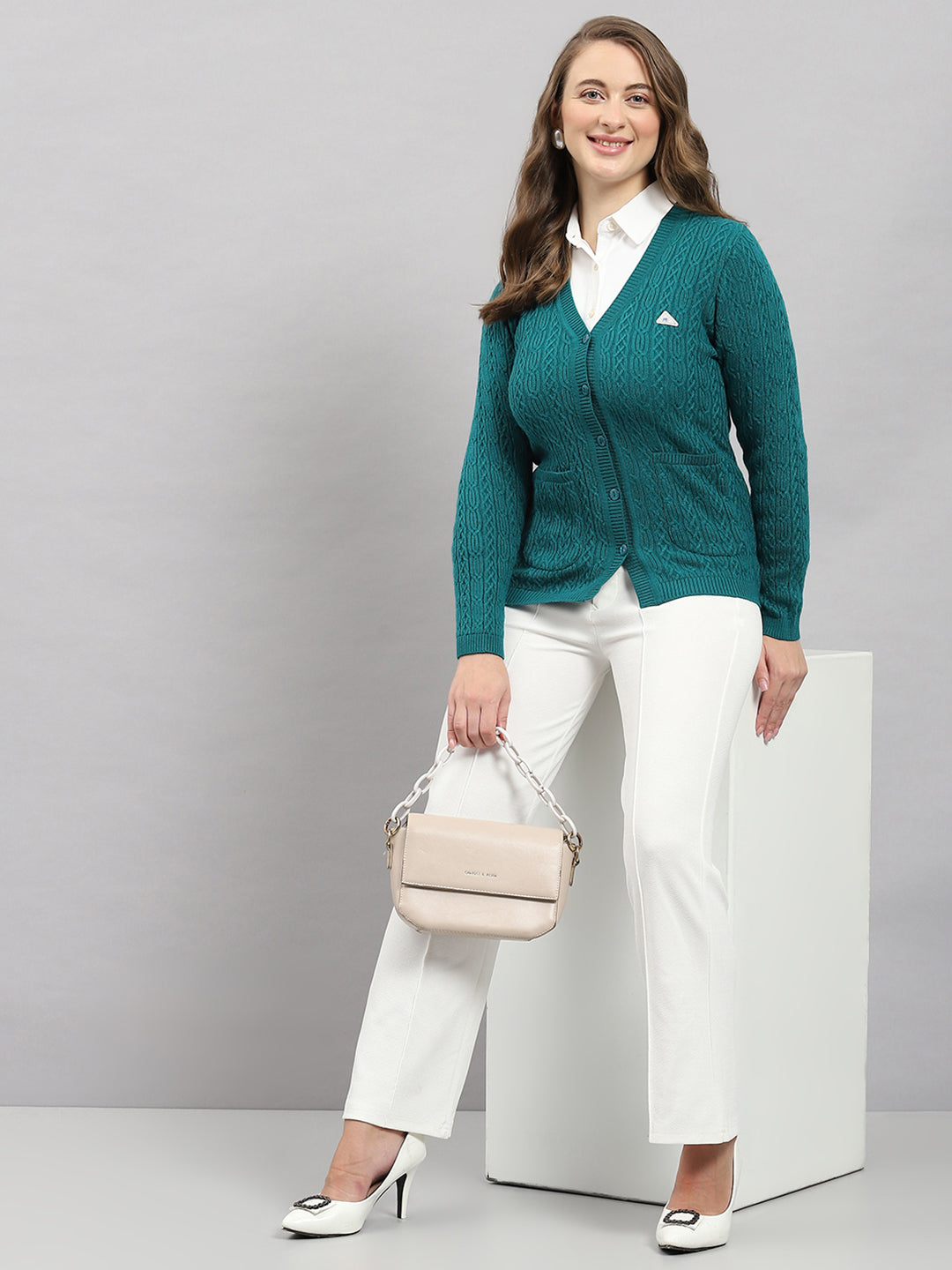 Women Green Self Design V Neck Full Sleeve Cardigan